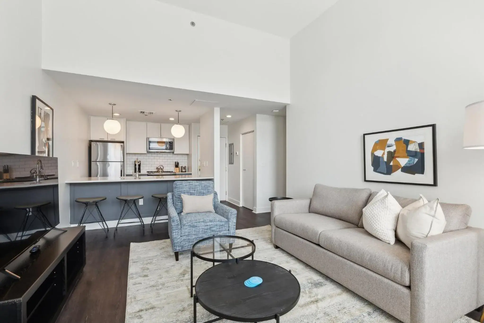 Living room in Placemakr Downtown Pittsburgh at The Pennsylvanian Living room in Placemakr Downtown Pittsburgh at The Pennsylvanian