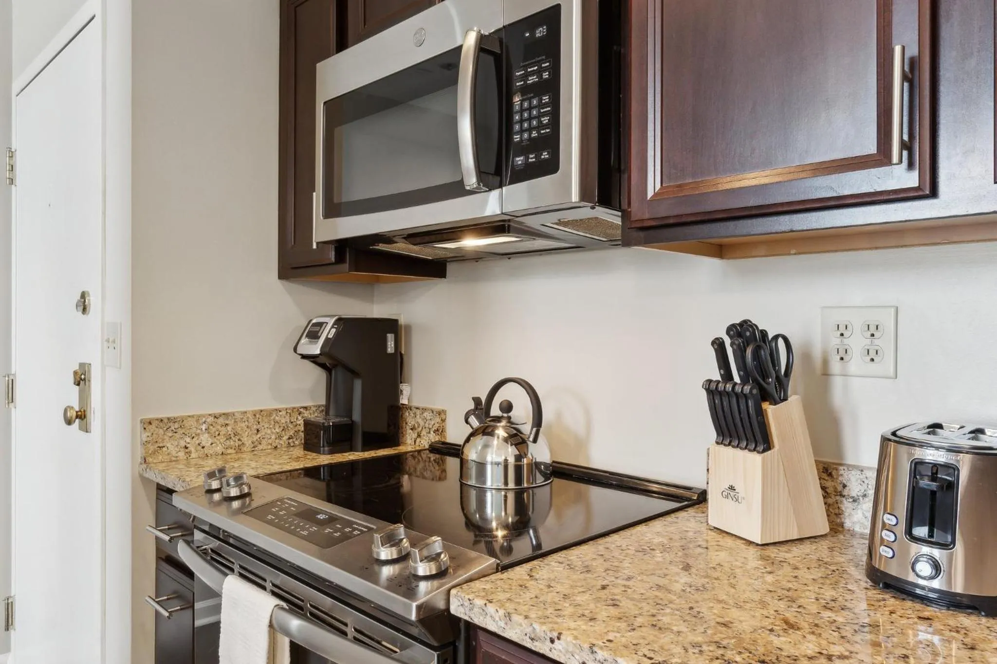 Kitchen or kitchenette in Placemakr Downtown Pittsburgh at The Pennsylvanian