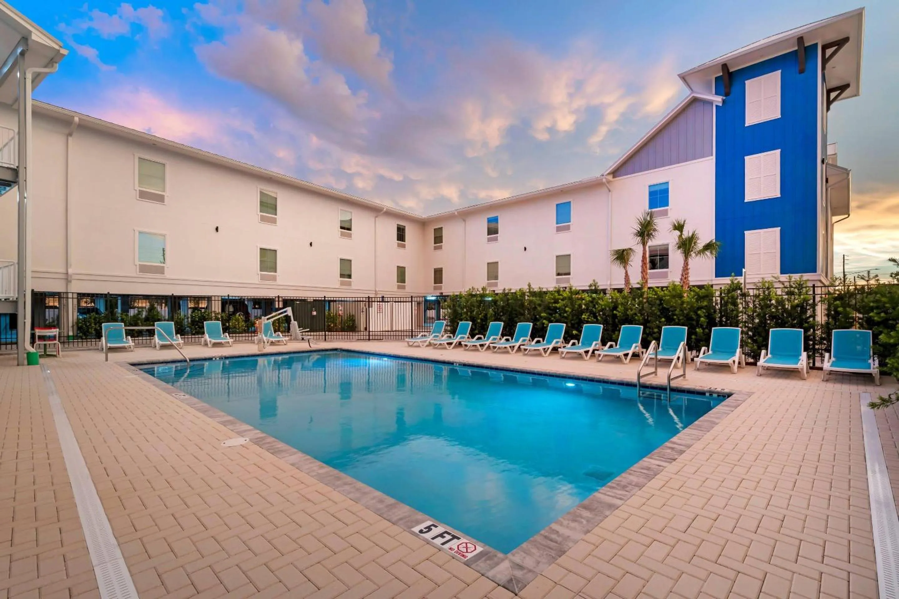 Property building in The J Hotel Dunedin Clearwater, an Ascend Collection Hotel