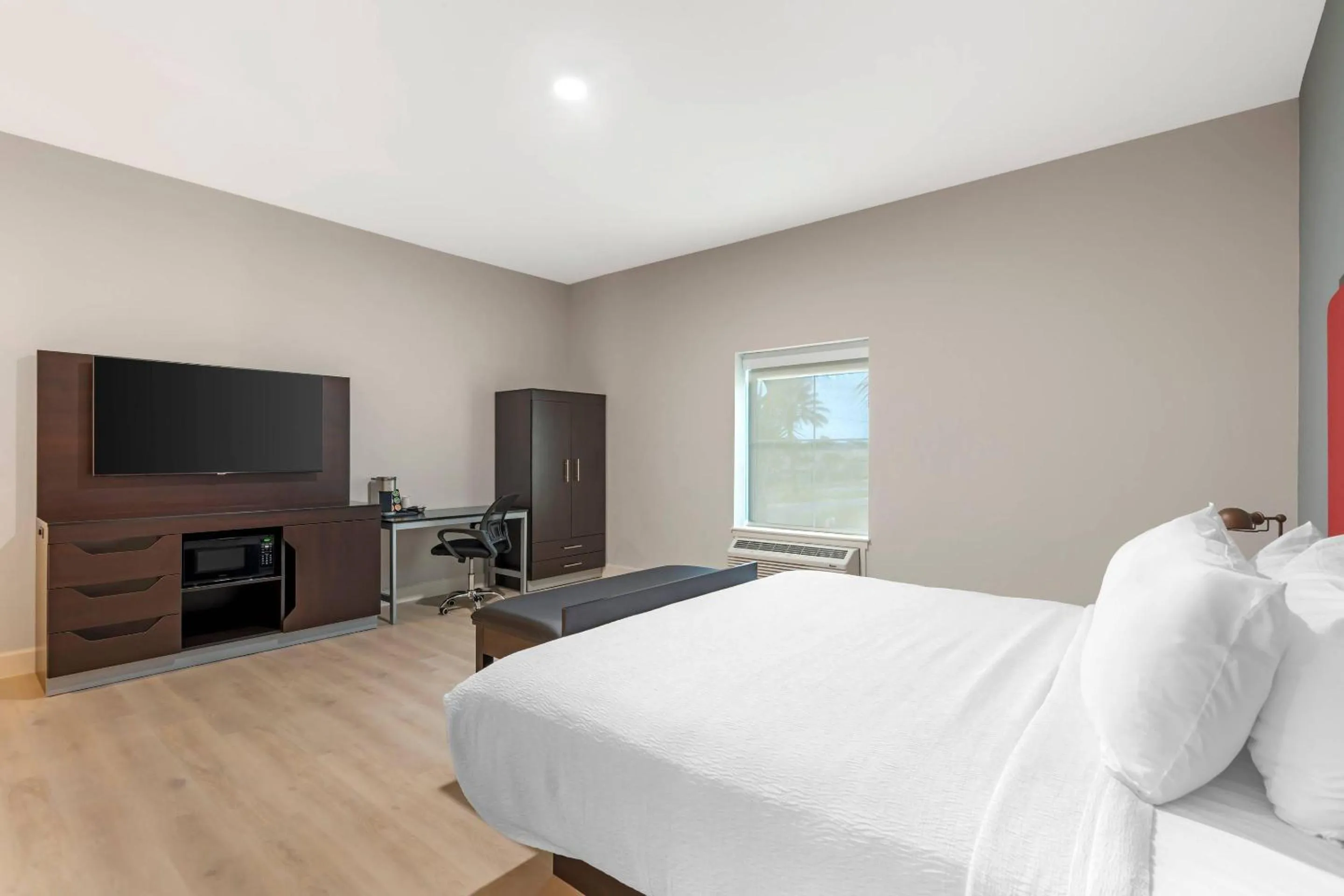 Bedroom, Bed in The J Hotel Dunedin Clearwater, an Ascend Collection Hotel