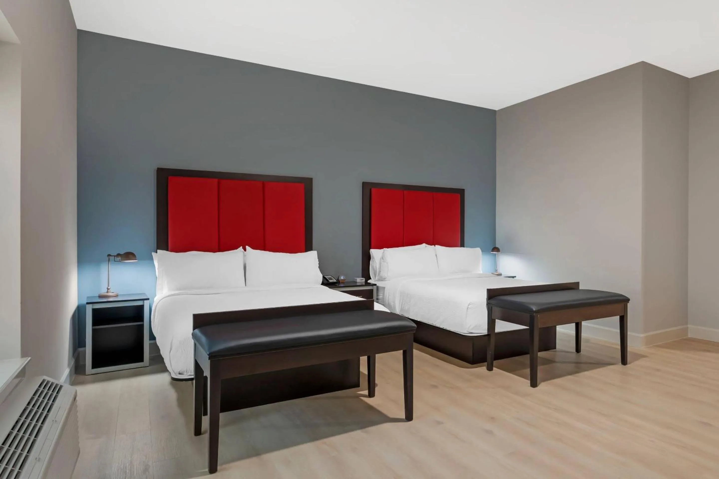 Bedroom in The J Hotel Dunedin Clearwater, an Ascend Collection Hotel