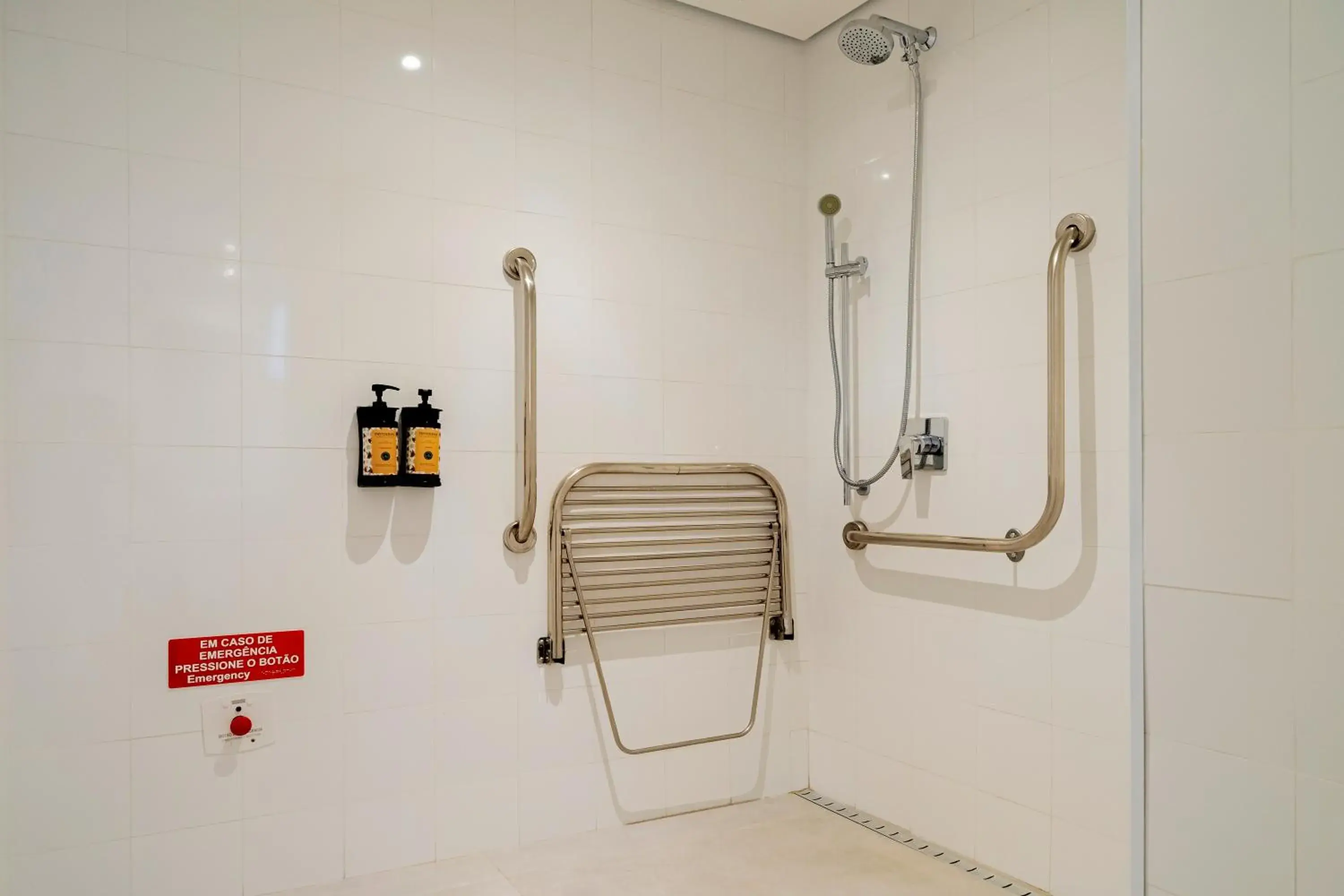 Bathroom in Pergamon SP Frei Caneca by Accor Bathroom in Pergamon SP Frei Caneca by Accor