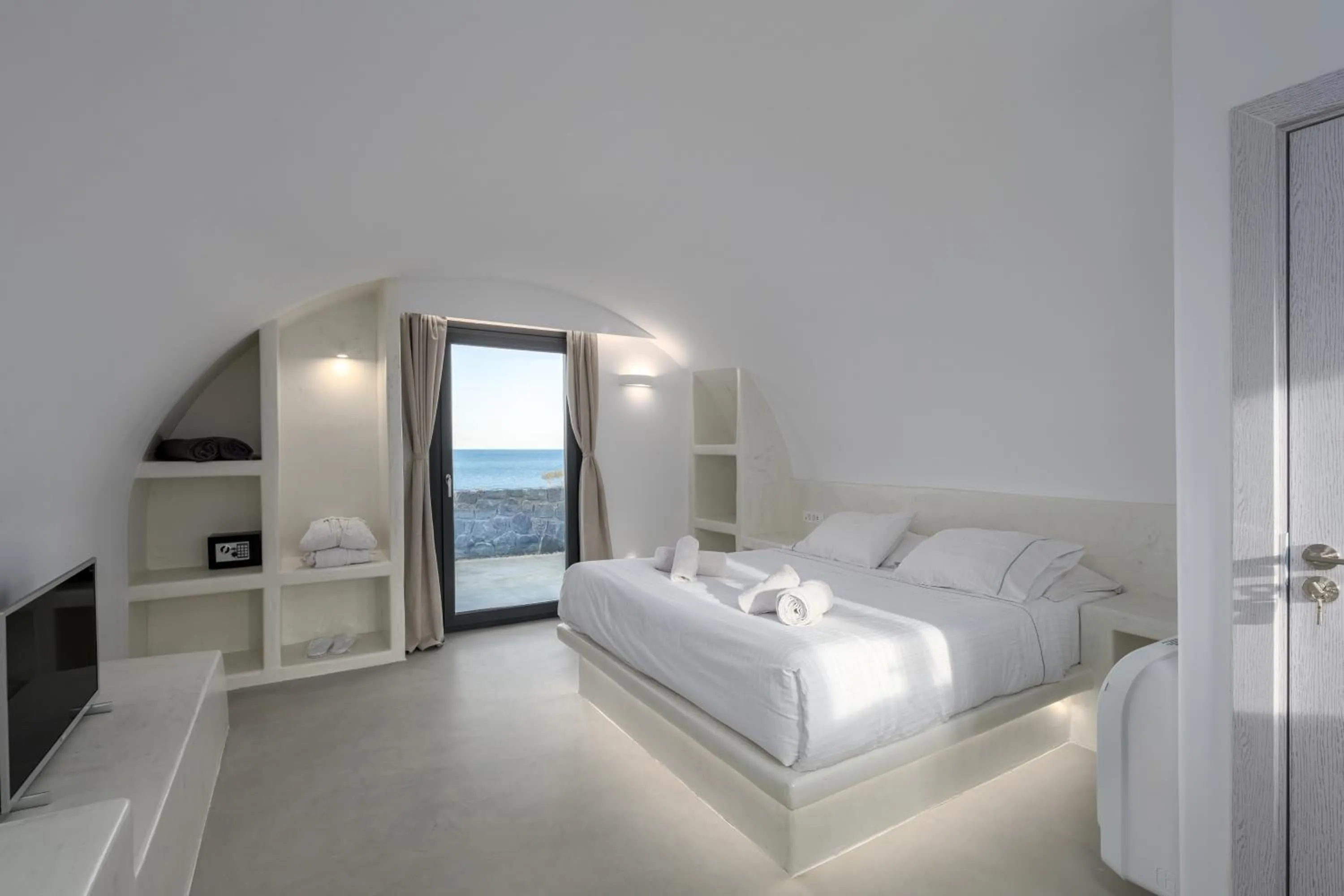 Bed in San Nectar Luxury Villas