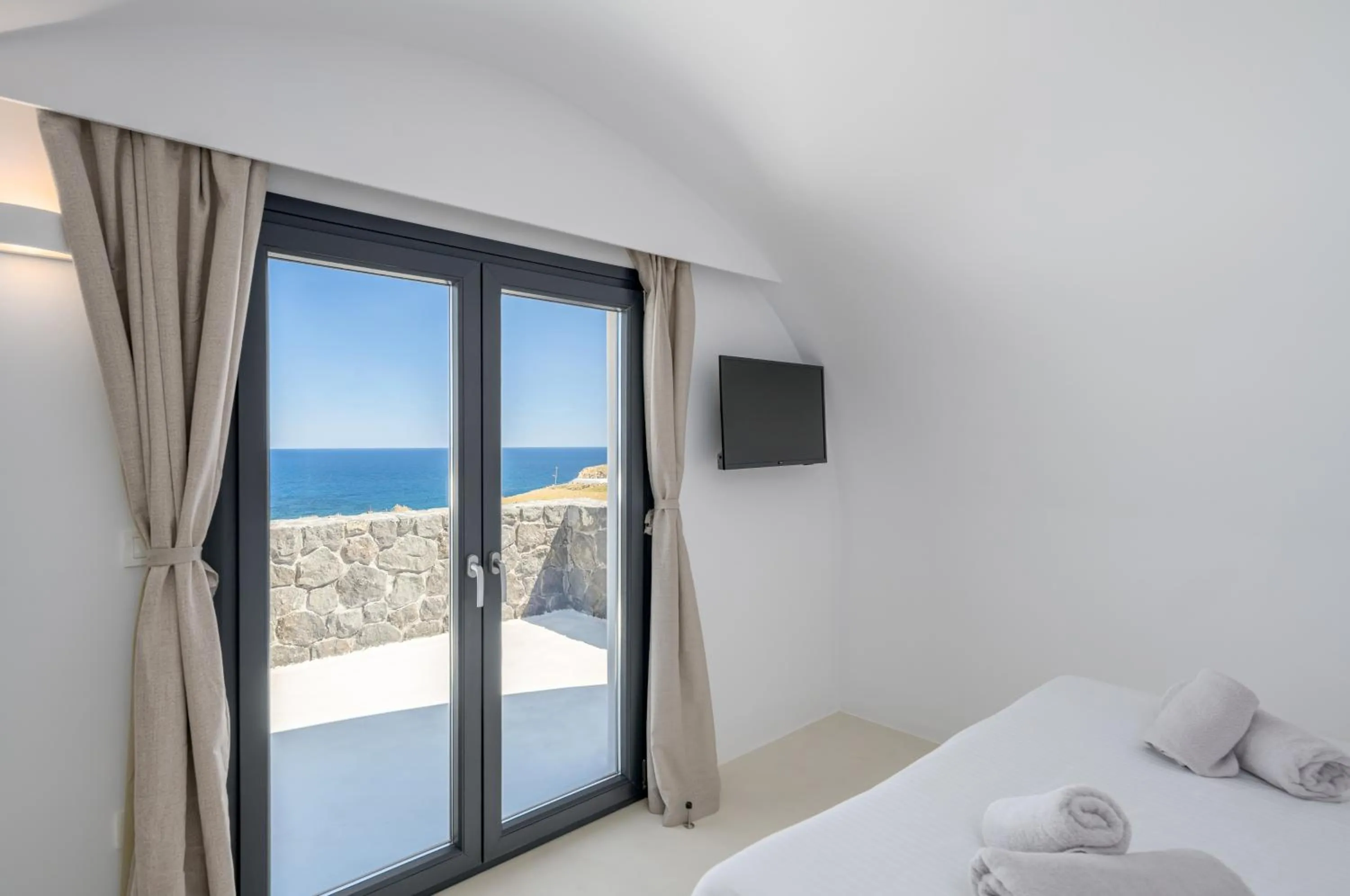 Bed in San Nectar Luxury Villas