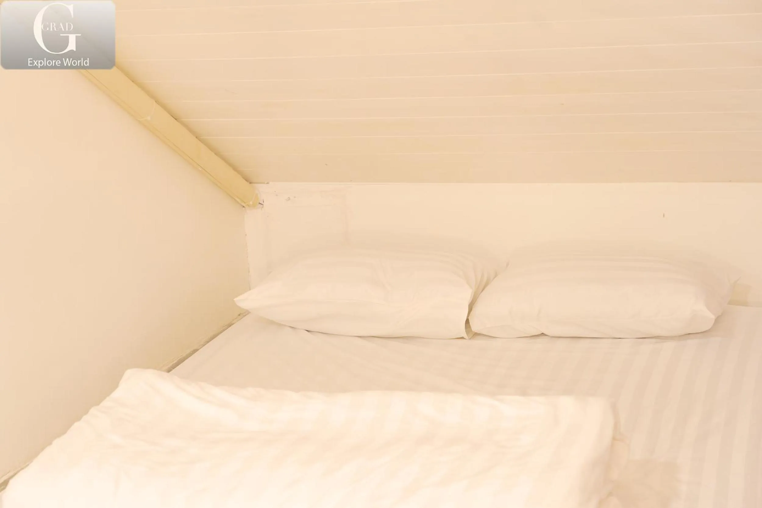 Photo of the whole room, Bed in Hoang Yen Villa & Coffee