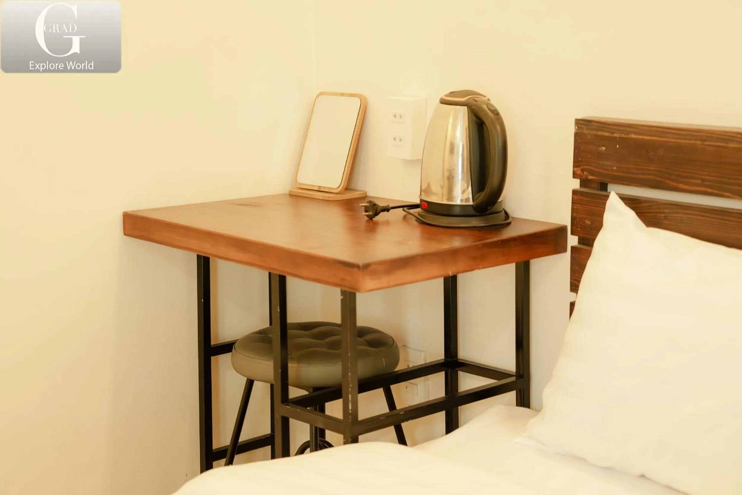 Photo of the whole room, Bed in Hoang Yen Villa & Coffee