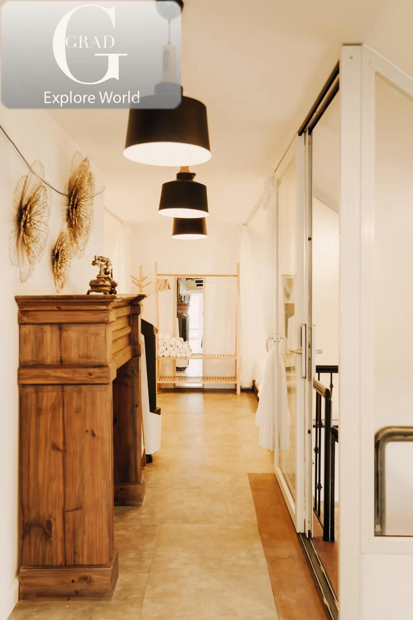 wardrobe in Hoang Yen Villa & Coffee