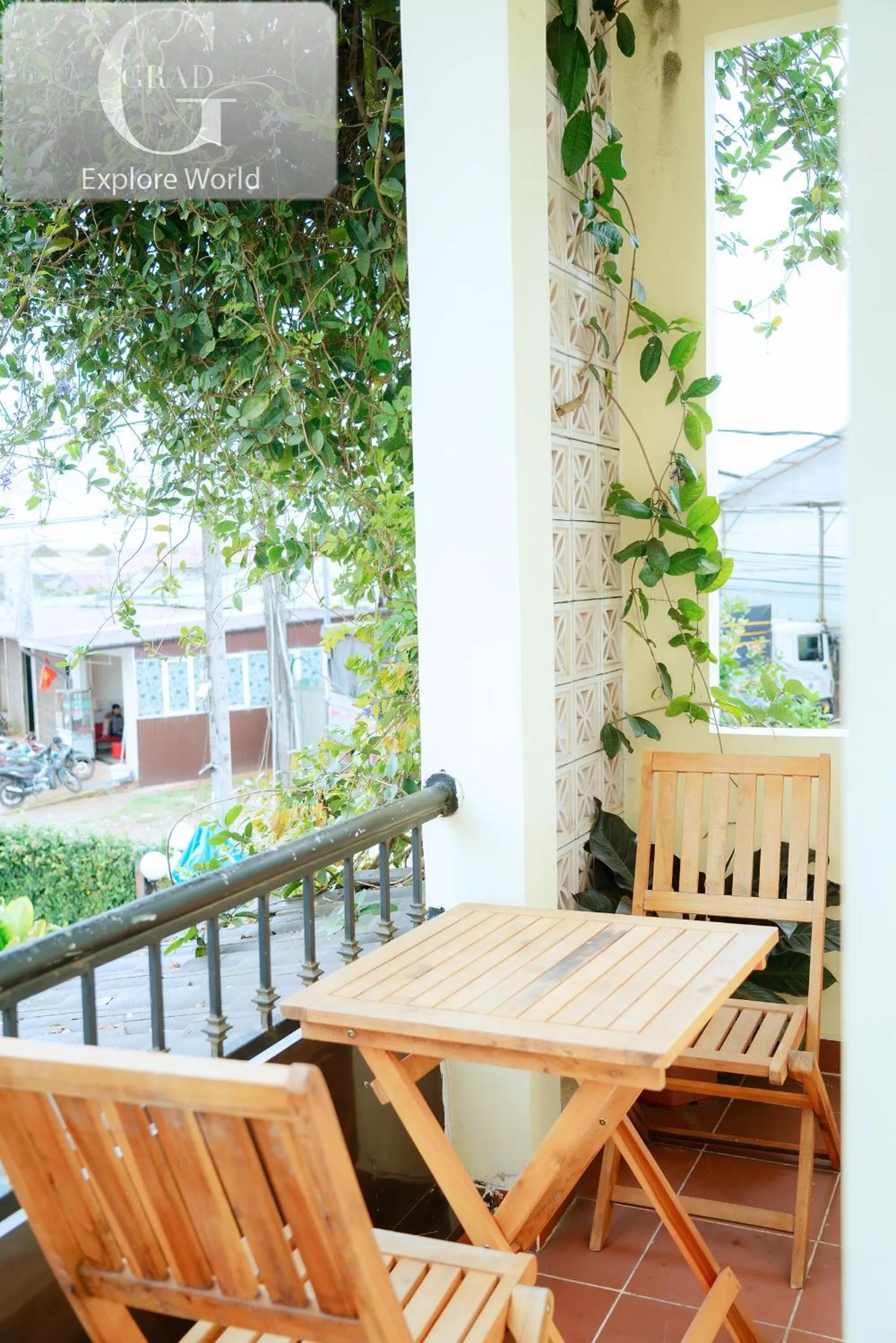 Seating area in Hoang Yen Villa & Coffee