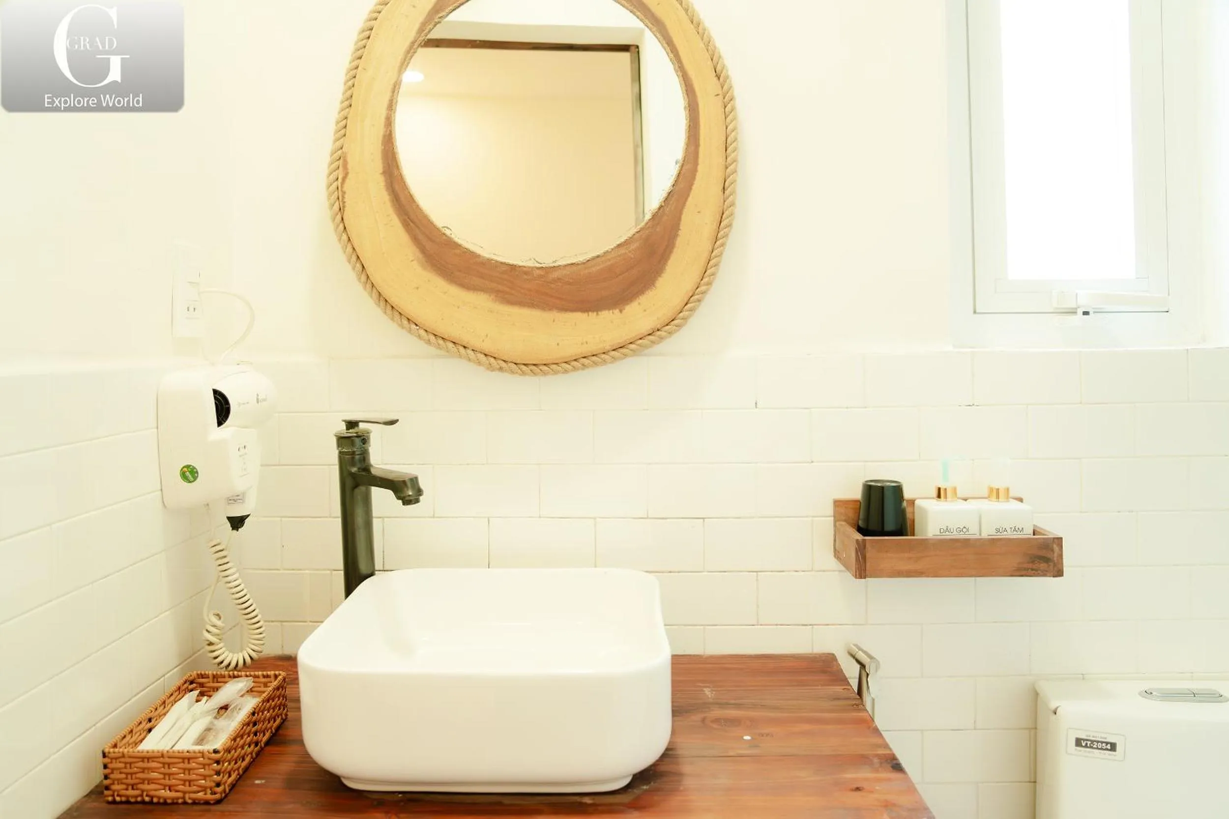 Toilet in Hoang Yen Villa & Coffee