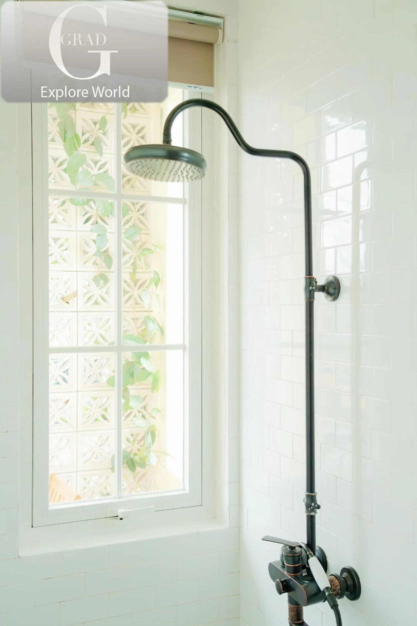 Shower in Hoang Yen Villa & Coffee