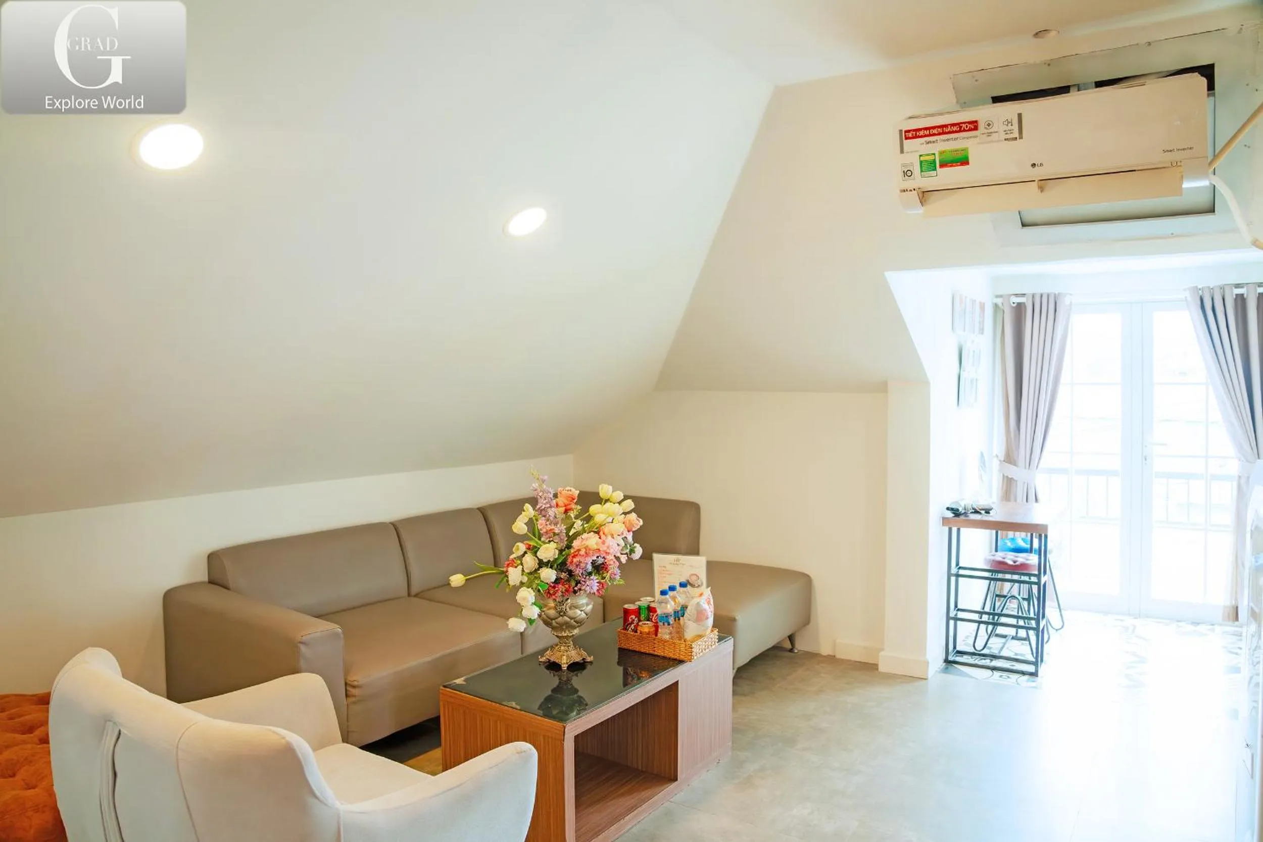 TV and multimedia in Hoang Yen Villa & Coffee