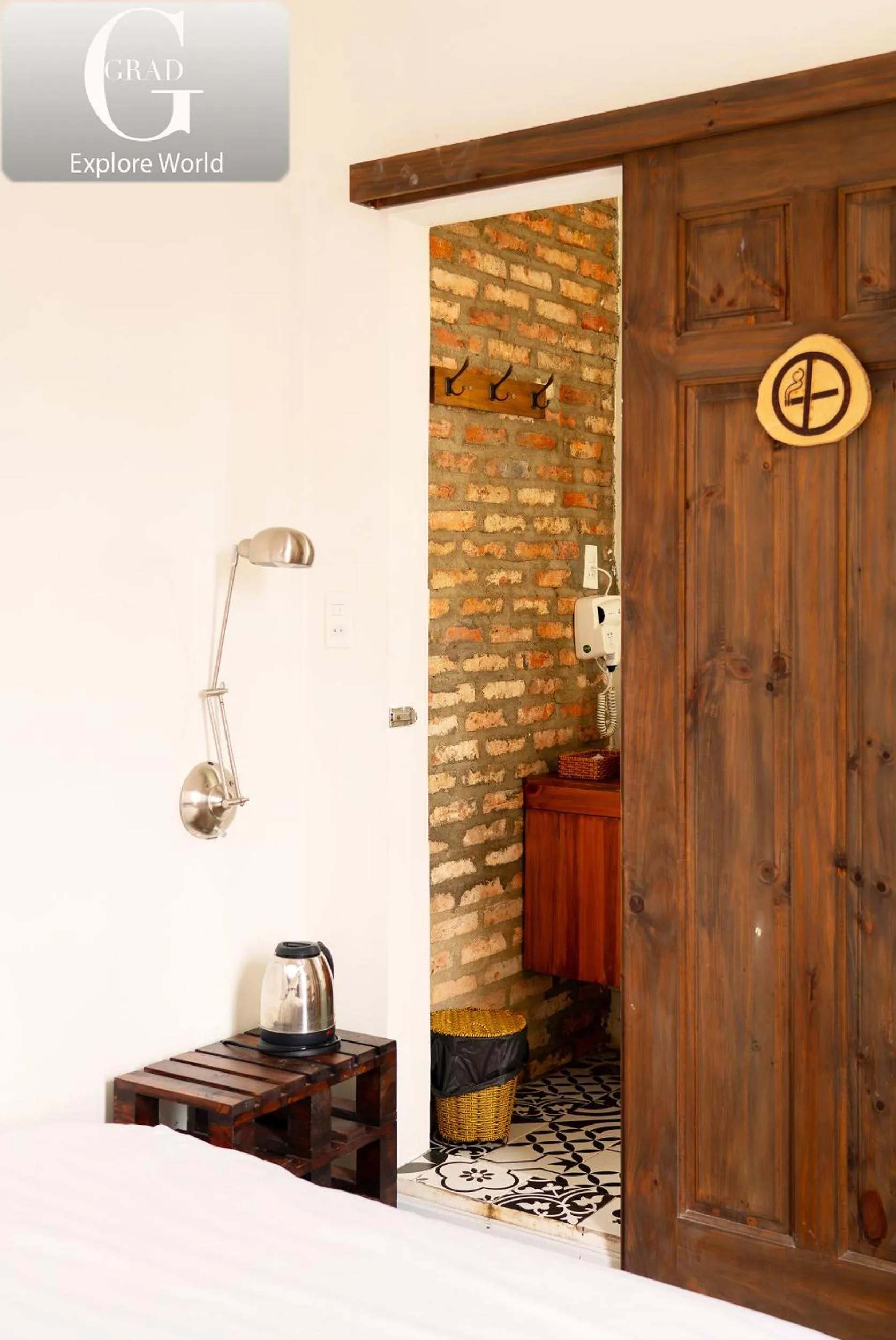 Kitchen or kitchenette in Hoang Yen Villa & Coffee