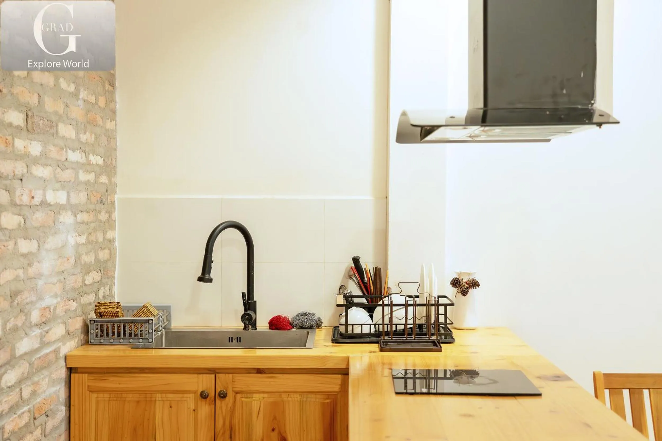 Kitchen or kitchenette in Hoang Yen Villa & Coffee