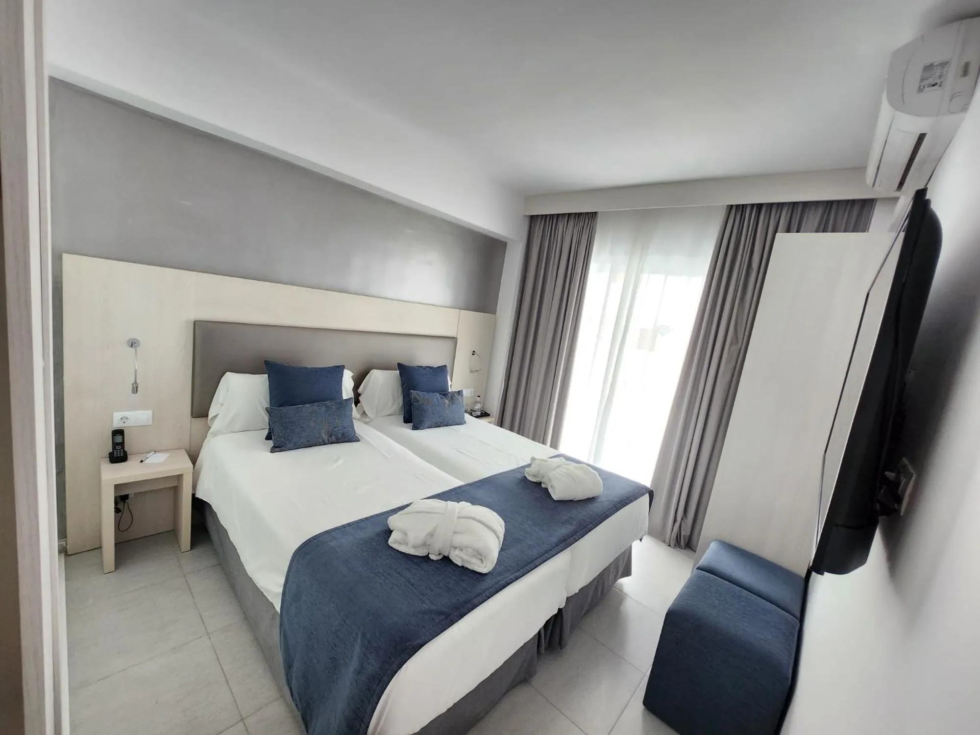 Bed in Diamante Paguera Boutique Hotel