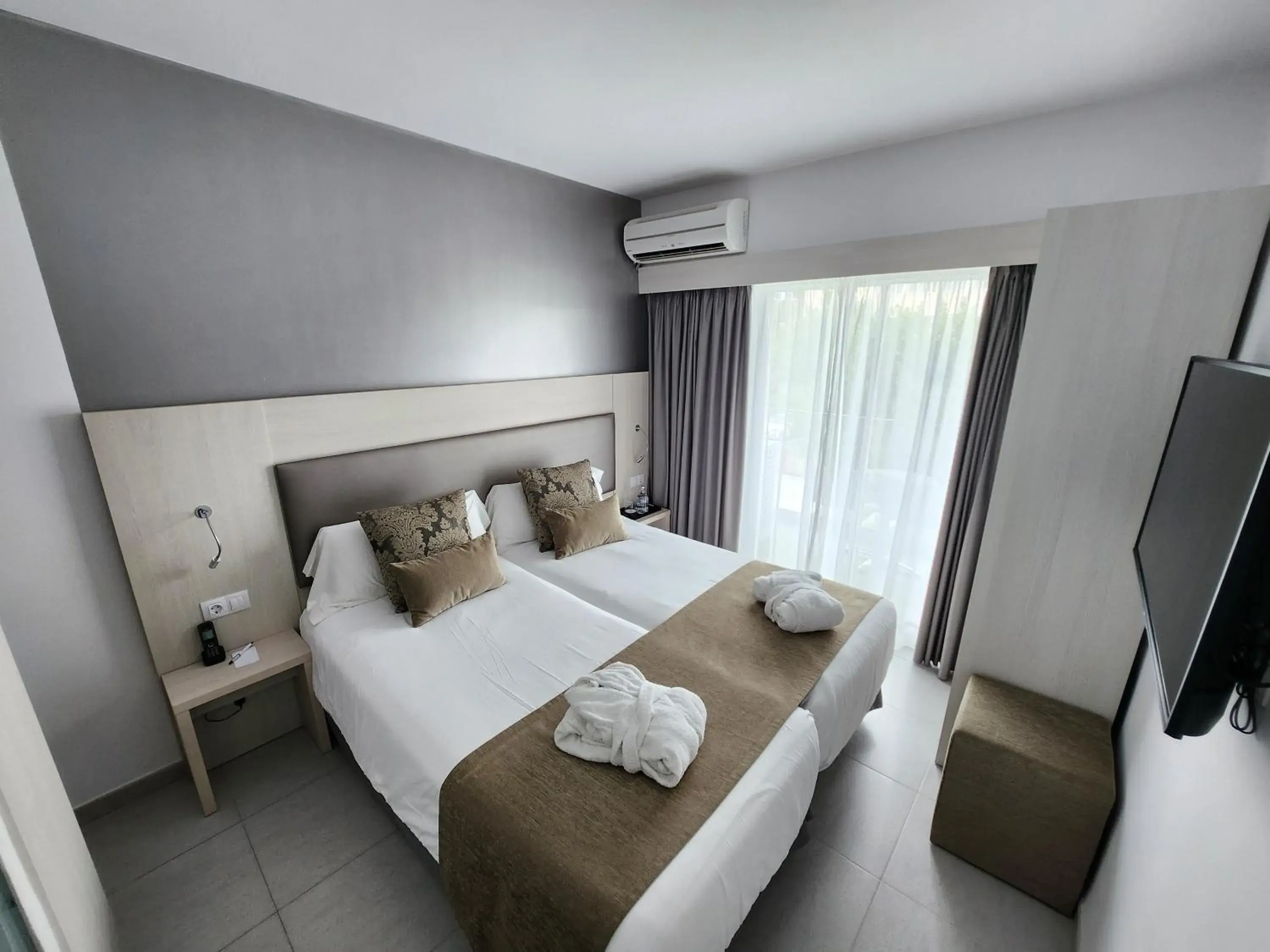 Superior Deluxe Double or Twin Room in Diamante Paguera Boutique Hotel Superior Deluxe Double or Twin Room in Diamante Paguera Boutique Hotel