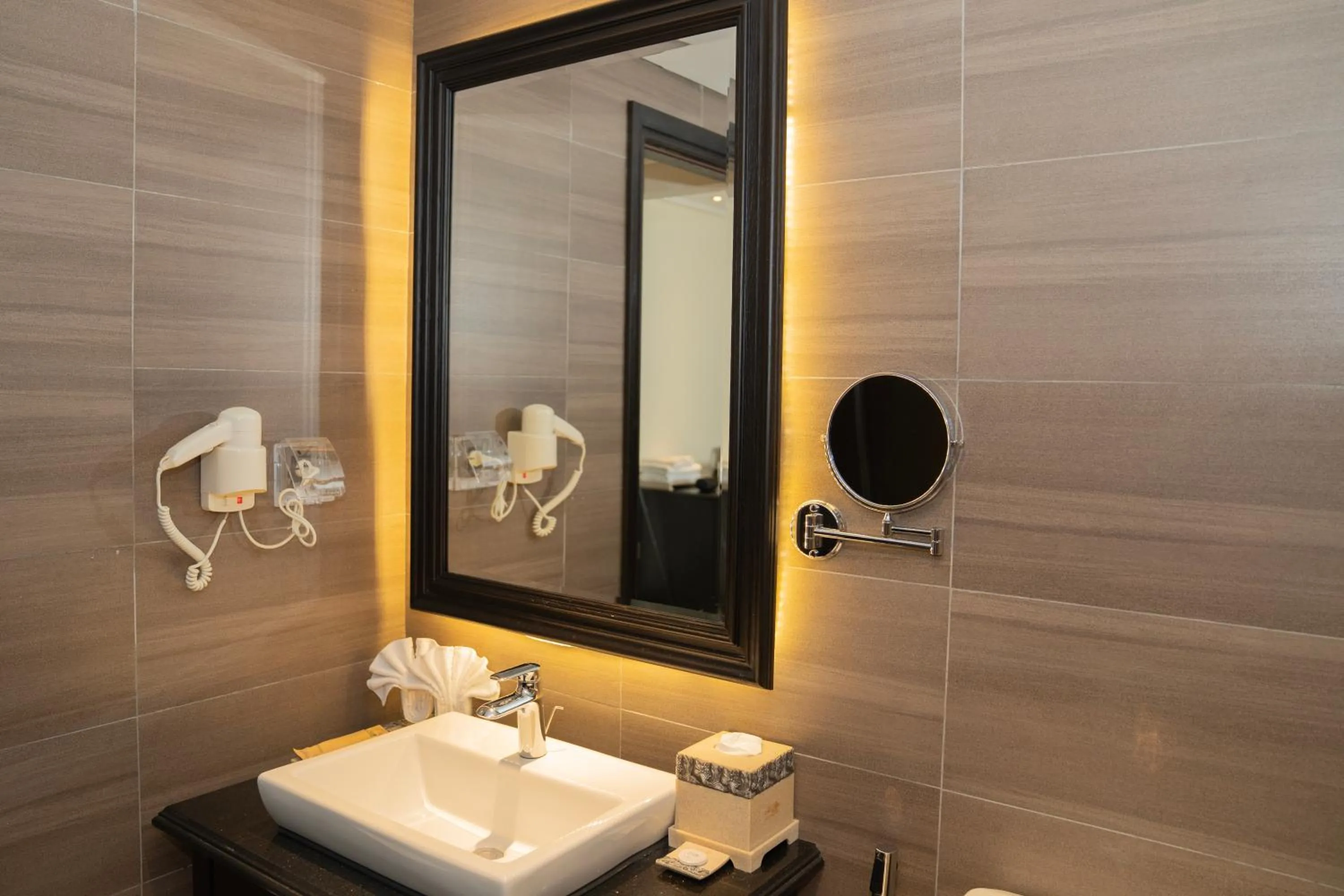 Shower in Green Dragon Boutique Hotel