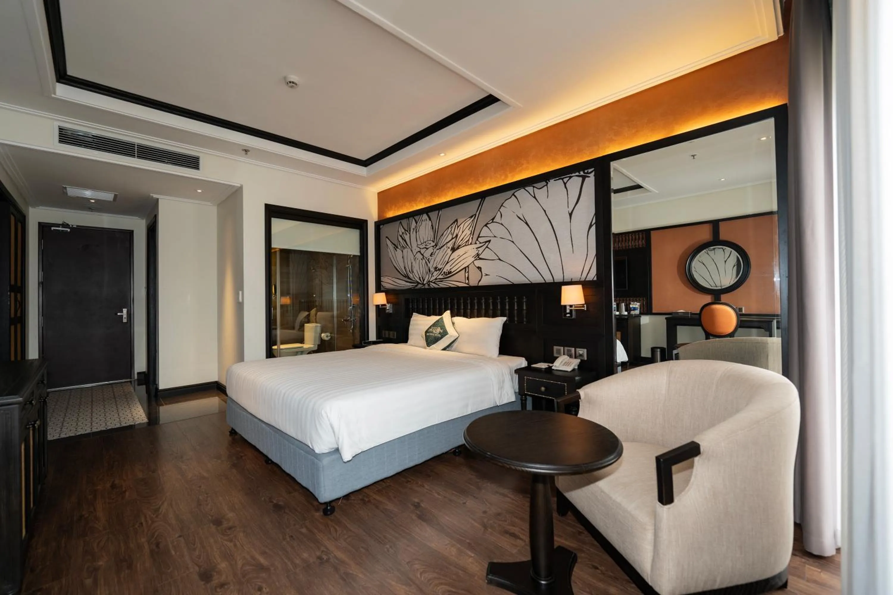 Photo of the whole room, Bed in Green Dragon Boutique Hotel