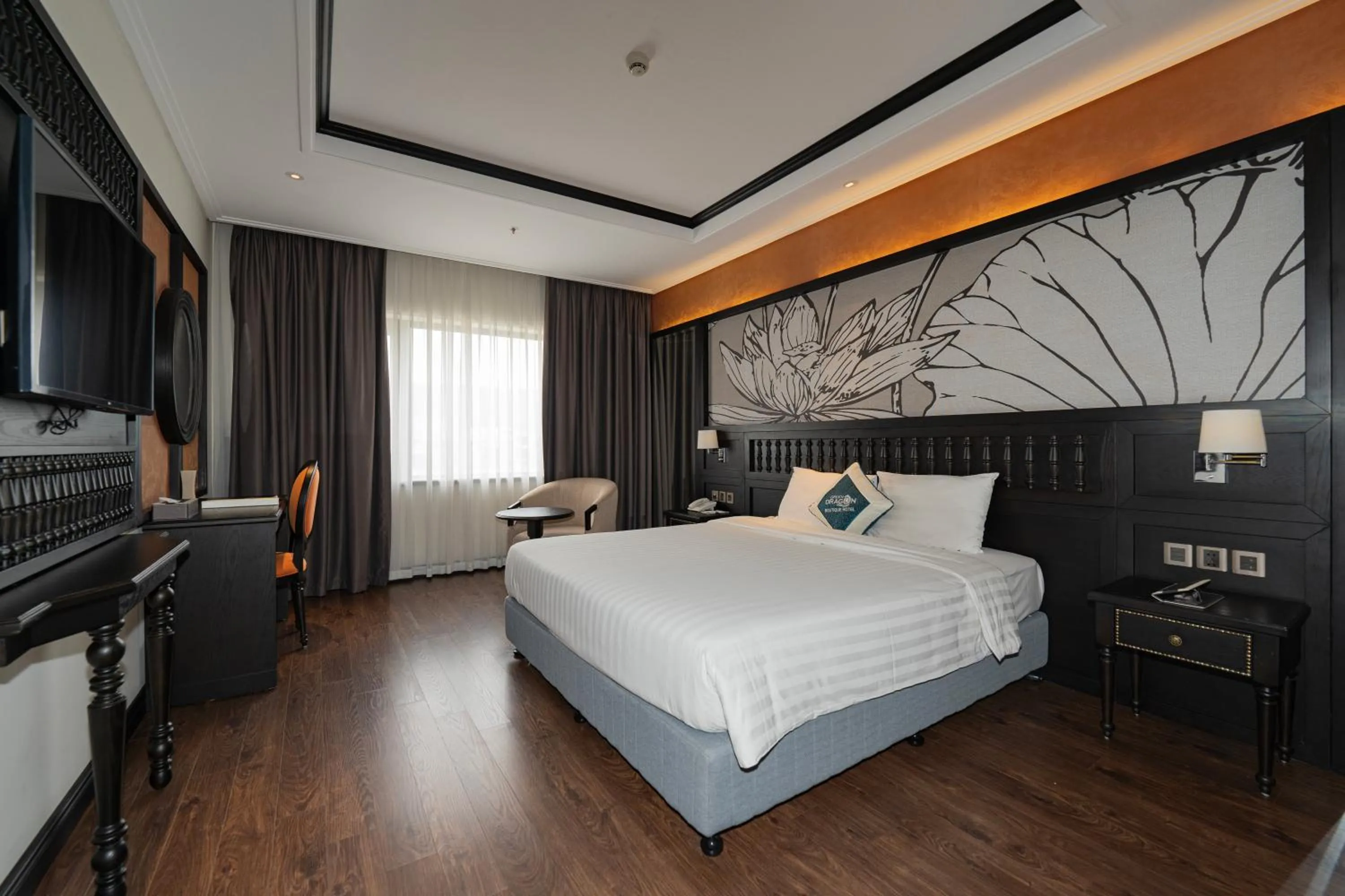 Photo of the whole room, Bed in Green Dragon Boutique Hotel
