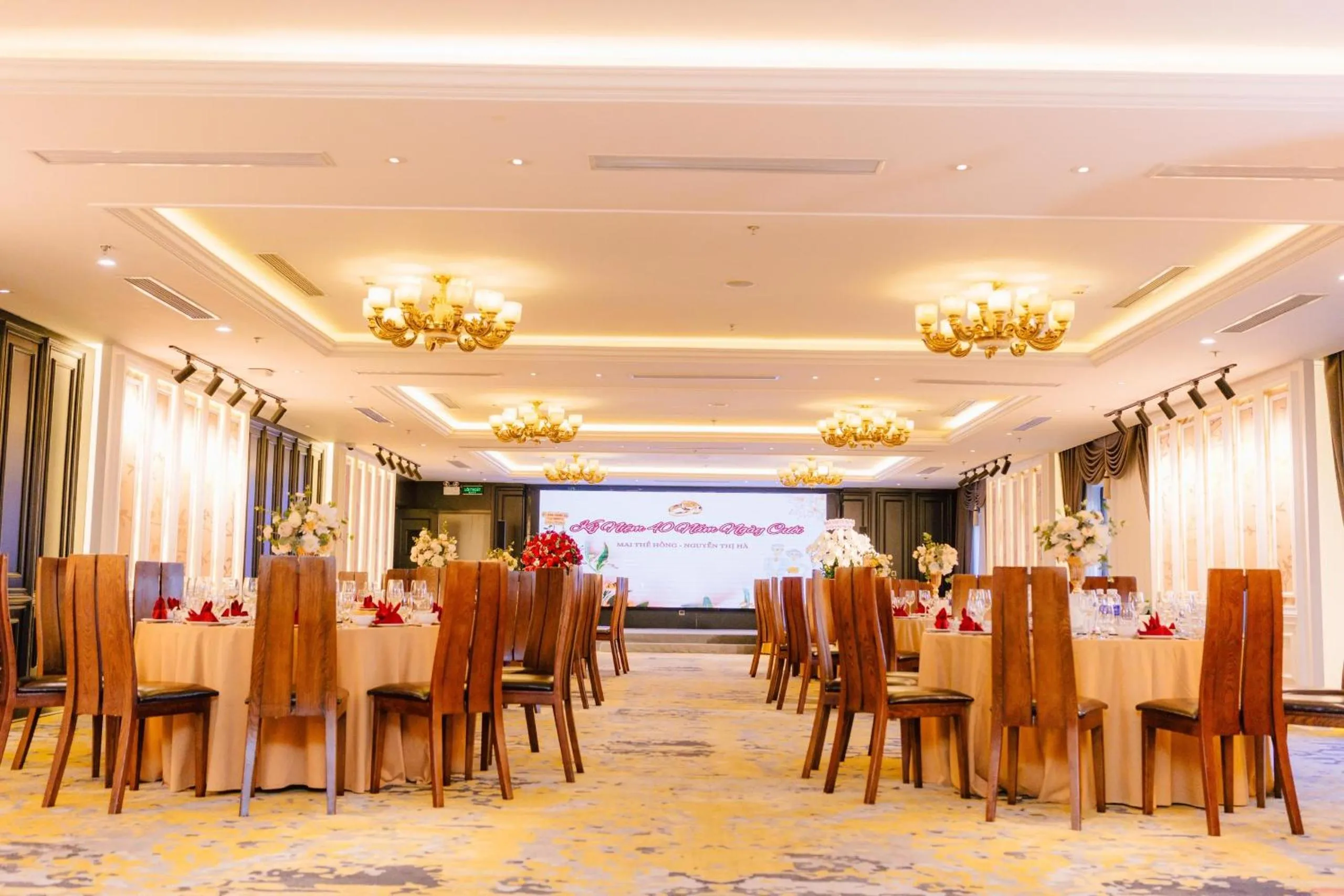 Restaurant/places to eat in Green Dragon Boutique Hotel