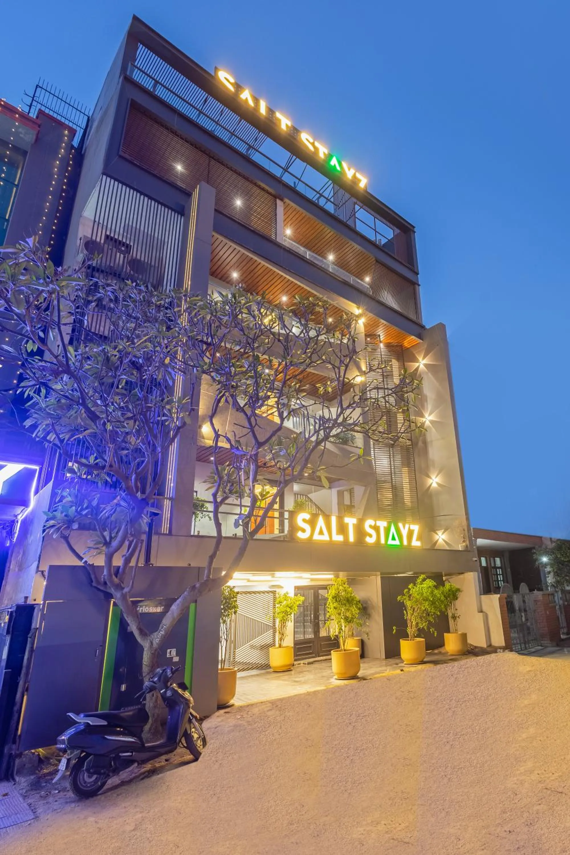 Saltstayz Premier - Paschim Vihar