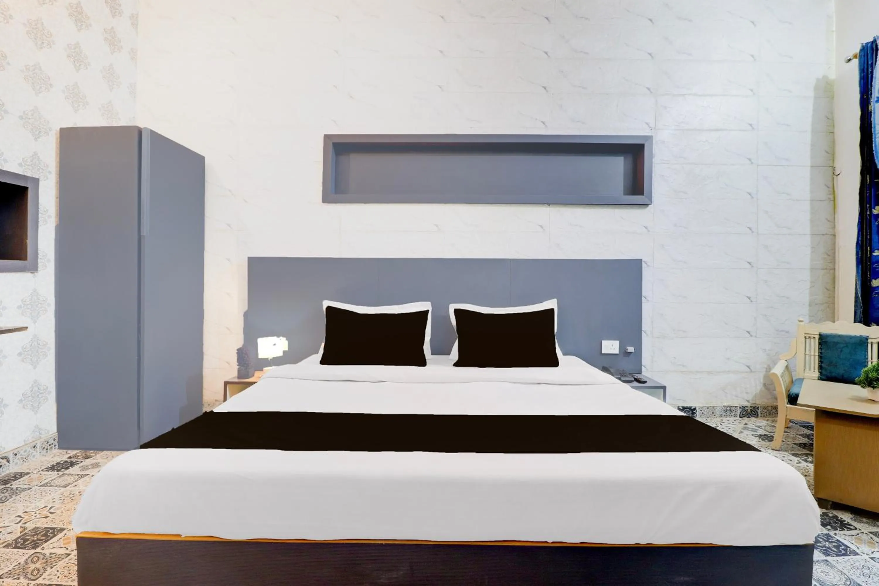 Bedroom, Bed in Hotel O Tehsil Chowk Doon Hospital Formerly Hotel Comfort