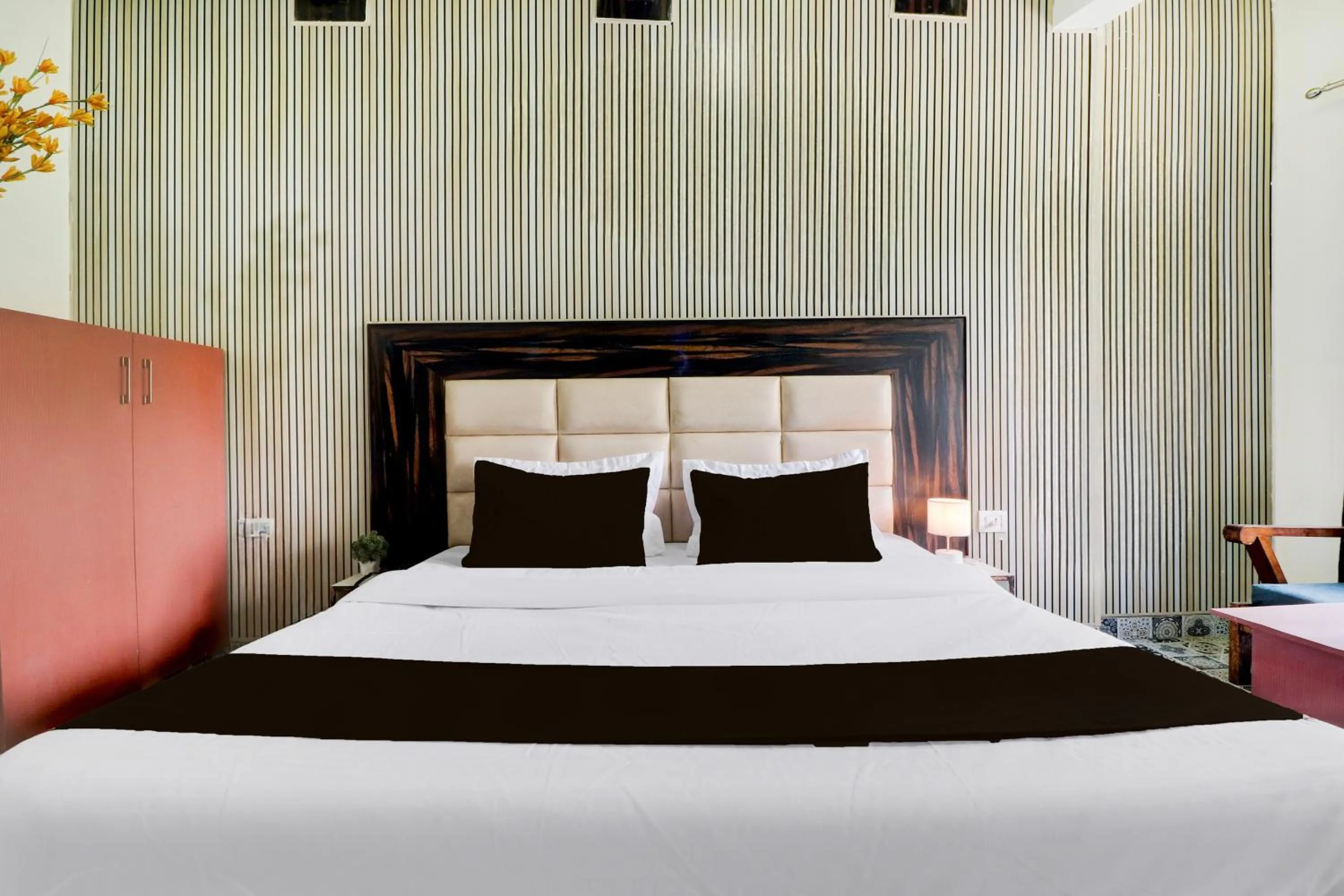 Bedroom, Bed in Hotel O Tehsil Chowk Doon Hospital Formerly Hotel Comfort