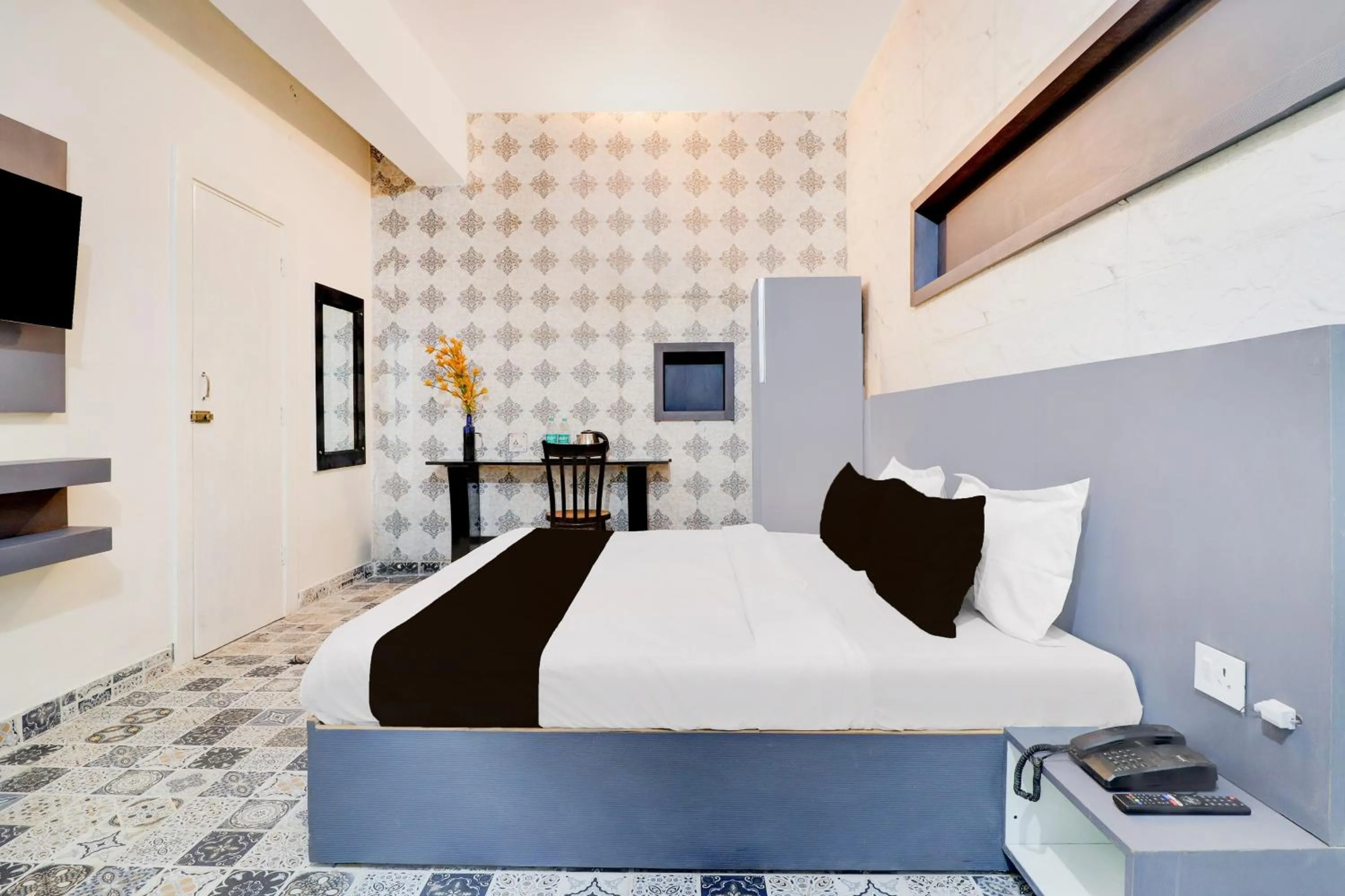 Bedroom, Bed in Hotel O Tehsil Chowk Doon Hospital Formerly Hotel Comfort