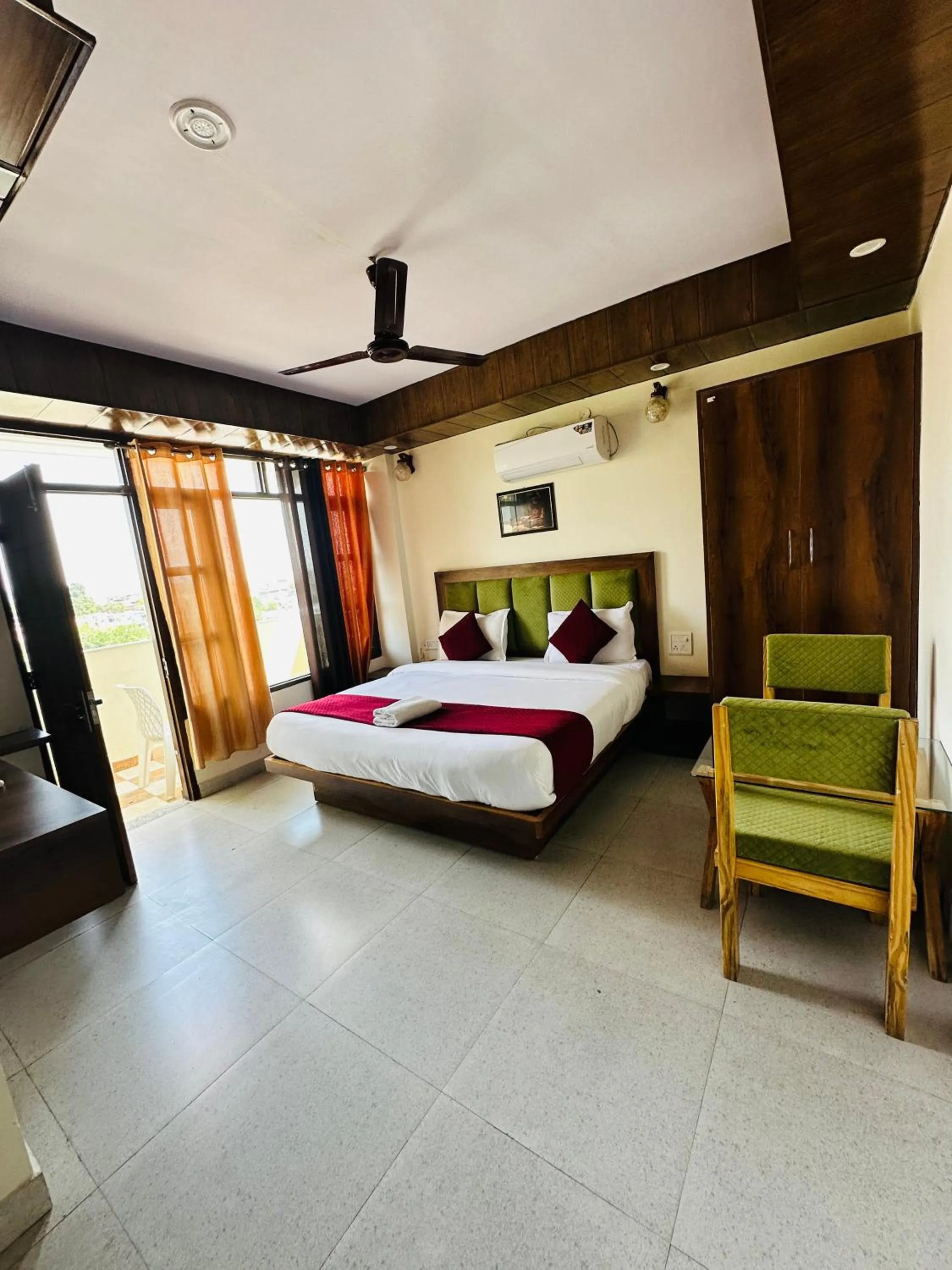 Photo of the whole room, Bed in Hotel Royal Orbit By Arony Hospitality Dehradun