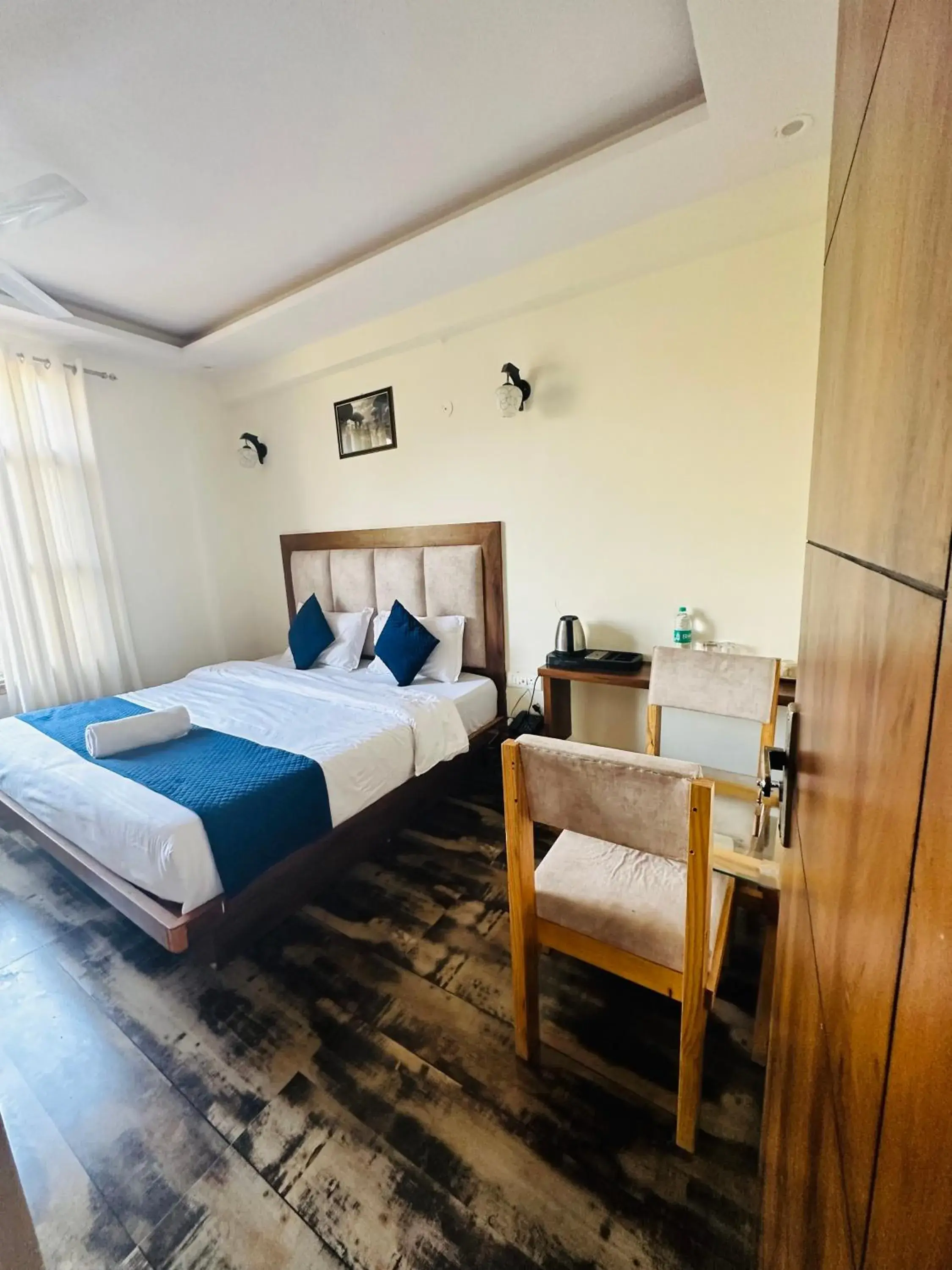 Photo of the whole room, Bed in Hotel Royal Orbit By Arony Hospitality Dehradun Photo of the whole room, Bed in Hotel Royal Orbit By Arony Hospitality Dehradun