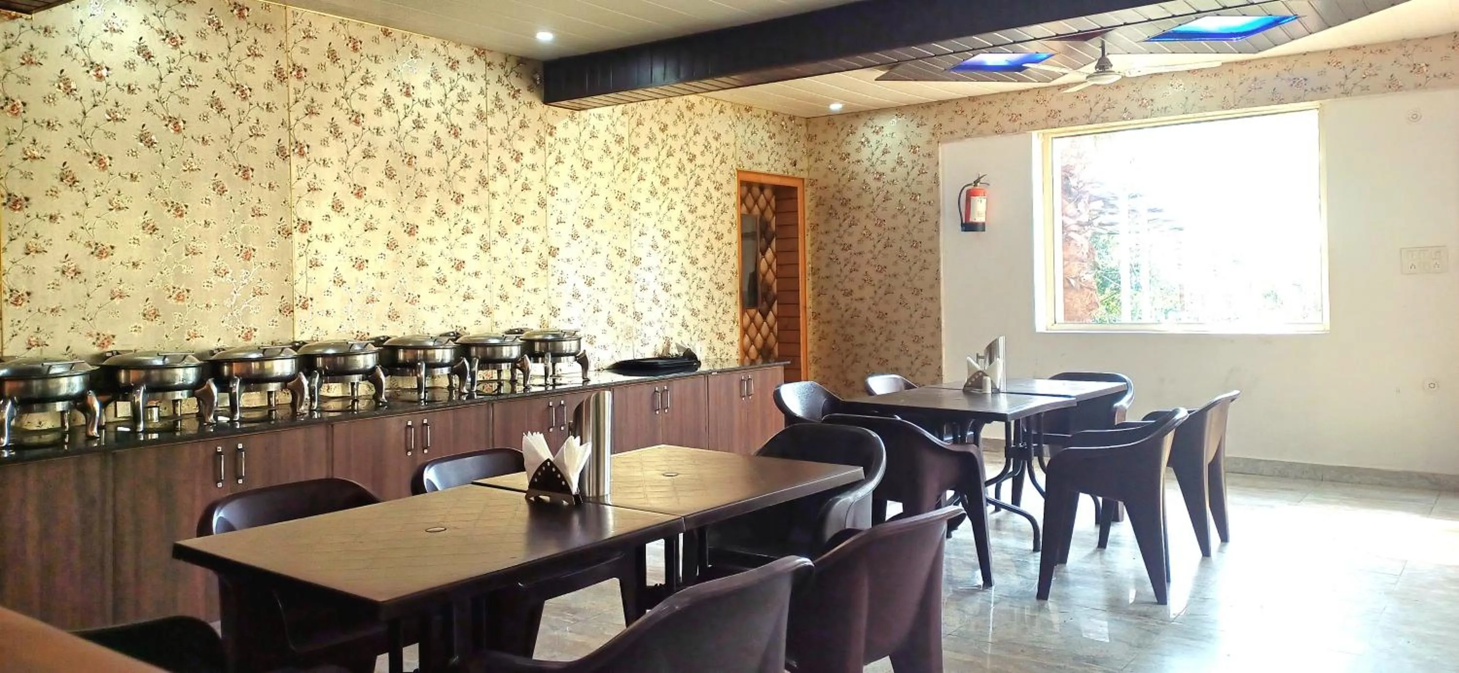 Restaurant/places to eat in The Nature View Resort by Ohana