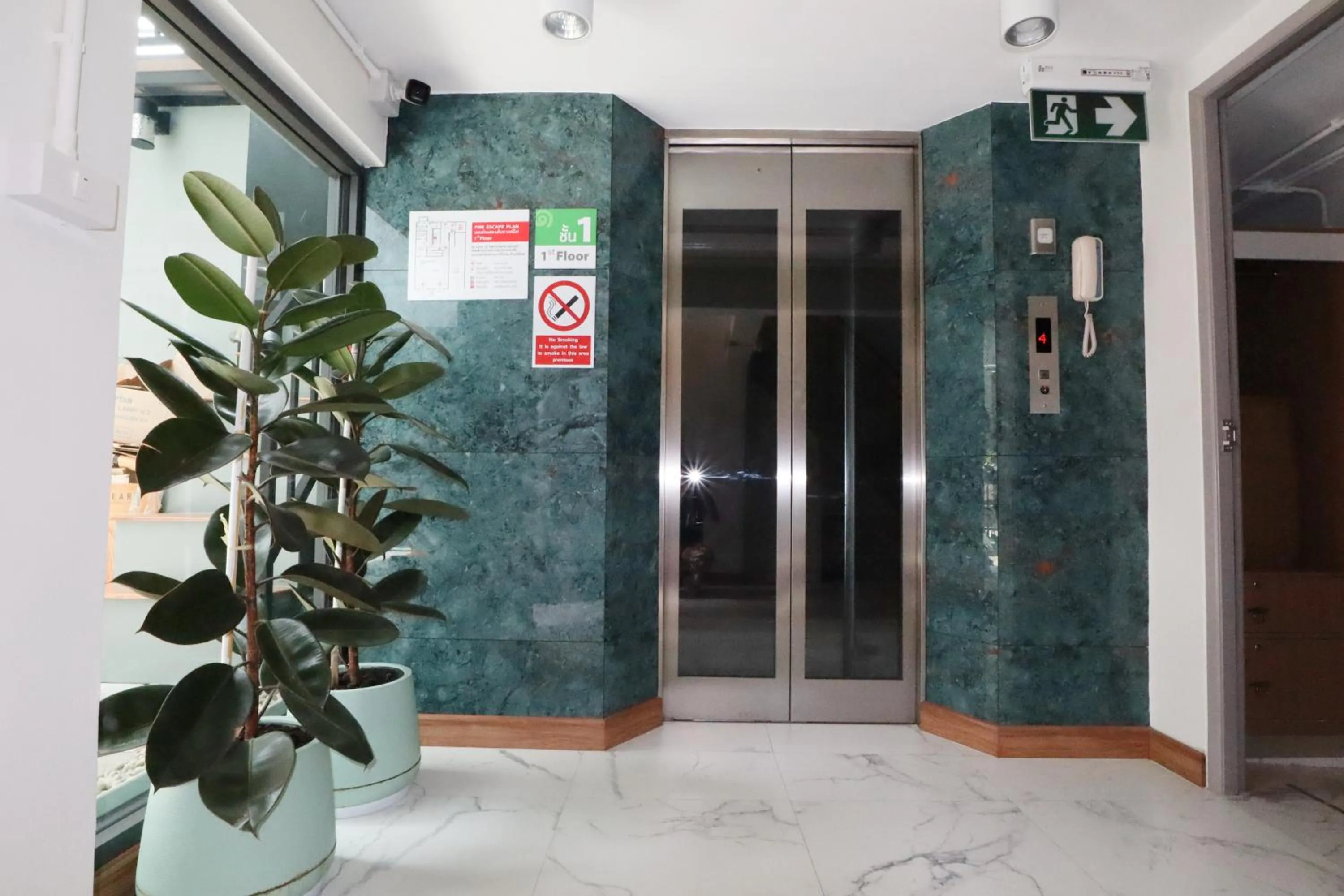 elevator in Vintana Siam Bangkok Hotel