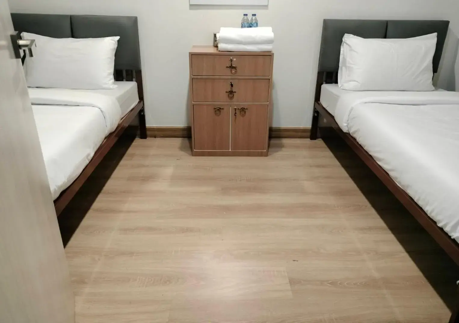 Twin Room with Shared Bathroom in Vintana Siam Bangkok Hotel Twin Room with Shared Bathroom in Vintana Siam Bangkok Hotel