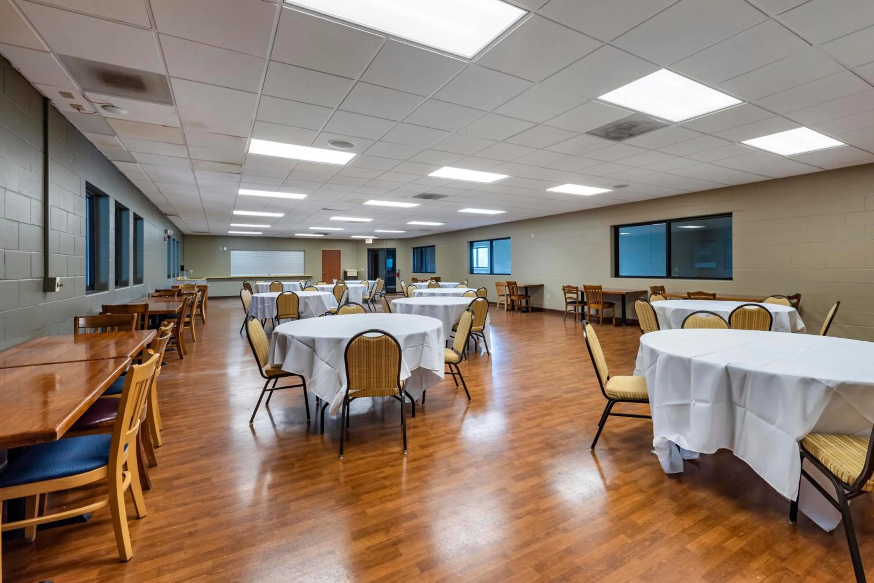 Restaurant/places to eat in Three Bears Resort Waterpark Near Tomah Ascend Collection