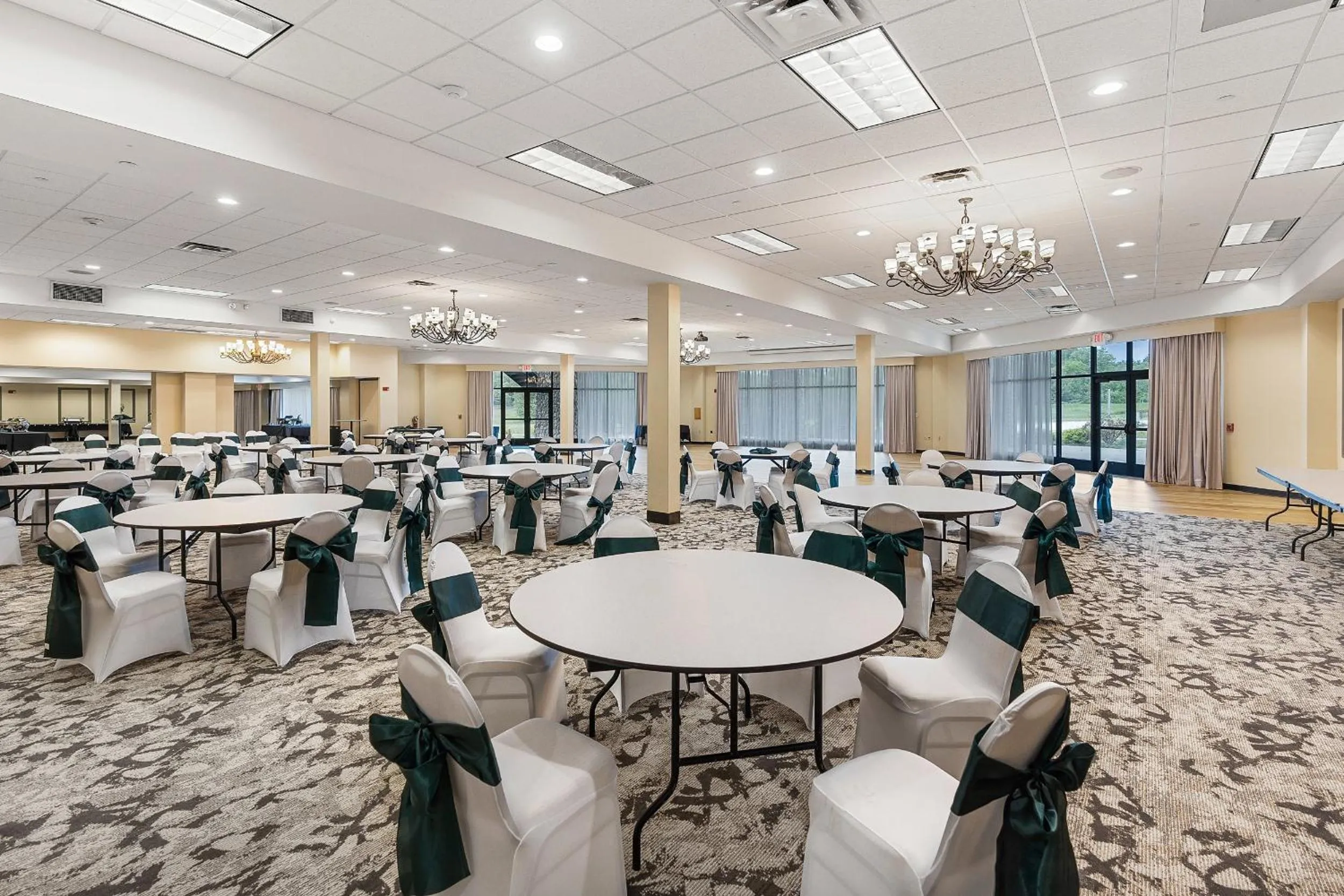 Restaurant/places to eat in Three Bears Resort Waterpark Near Tomah Ascend Collection