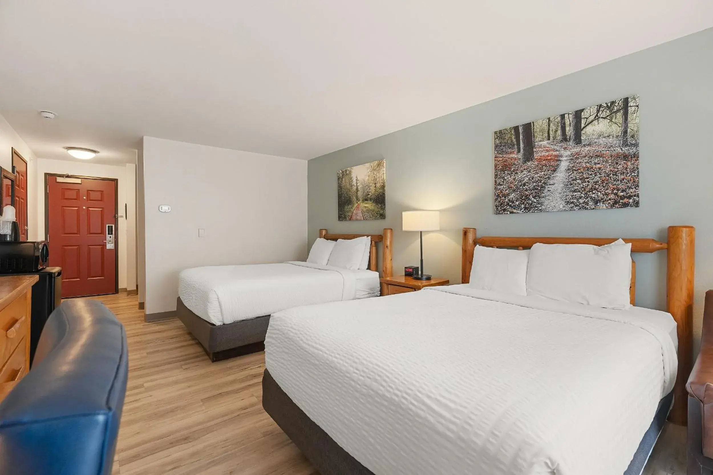 Bed in Three Bears Resort Waterpark Near Tomah Ascend Collection Bed in Three Bears Resort Waterpark Near Tomah Ascend Collection