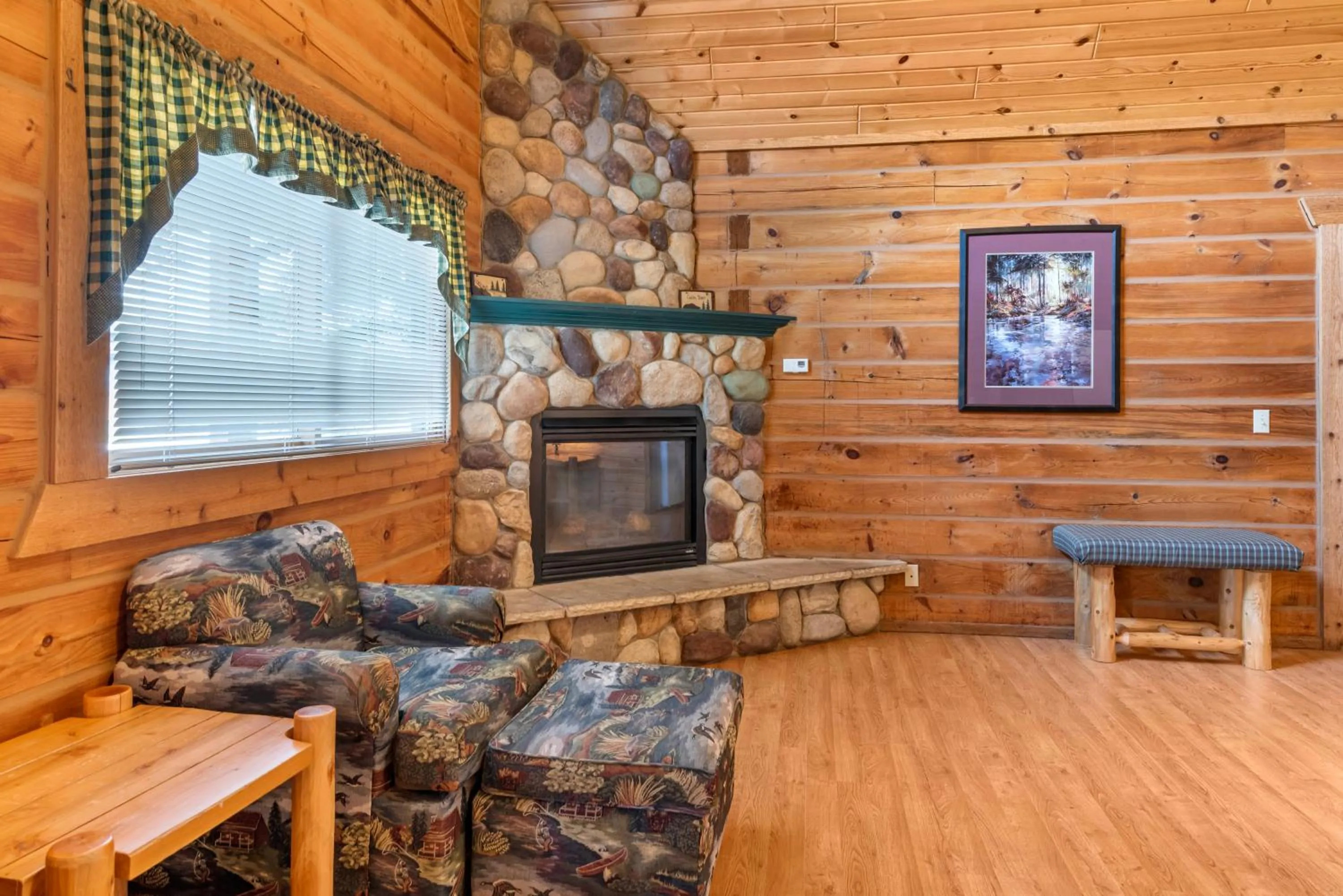 Living room in Three Bears Resort Waterpark Near Tomah Ascend Collection