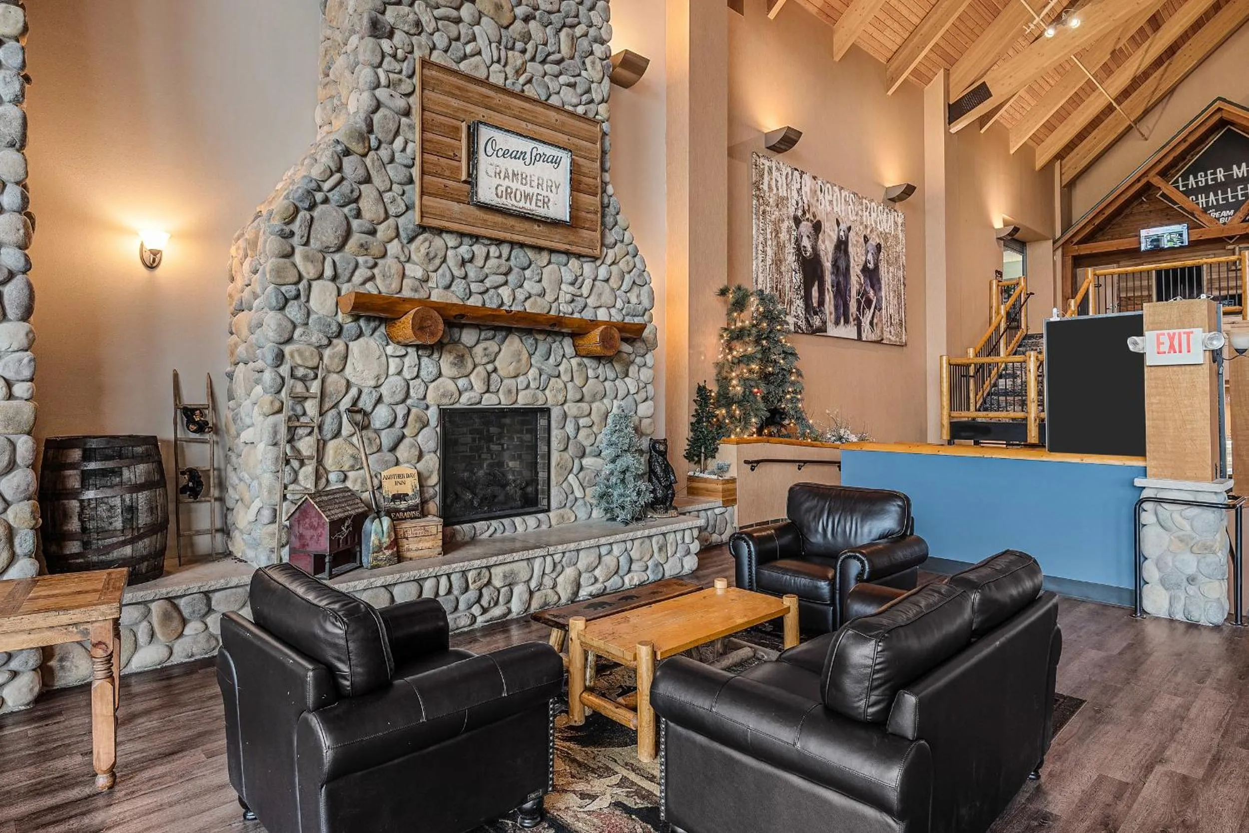 Communal lounge/ TV room in Three Bears Resort Waterpark Near Tomah Ascend Collection