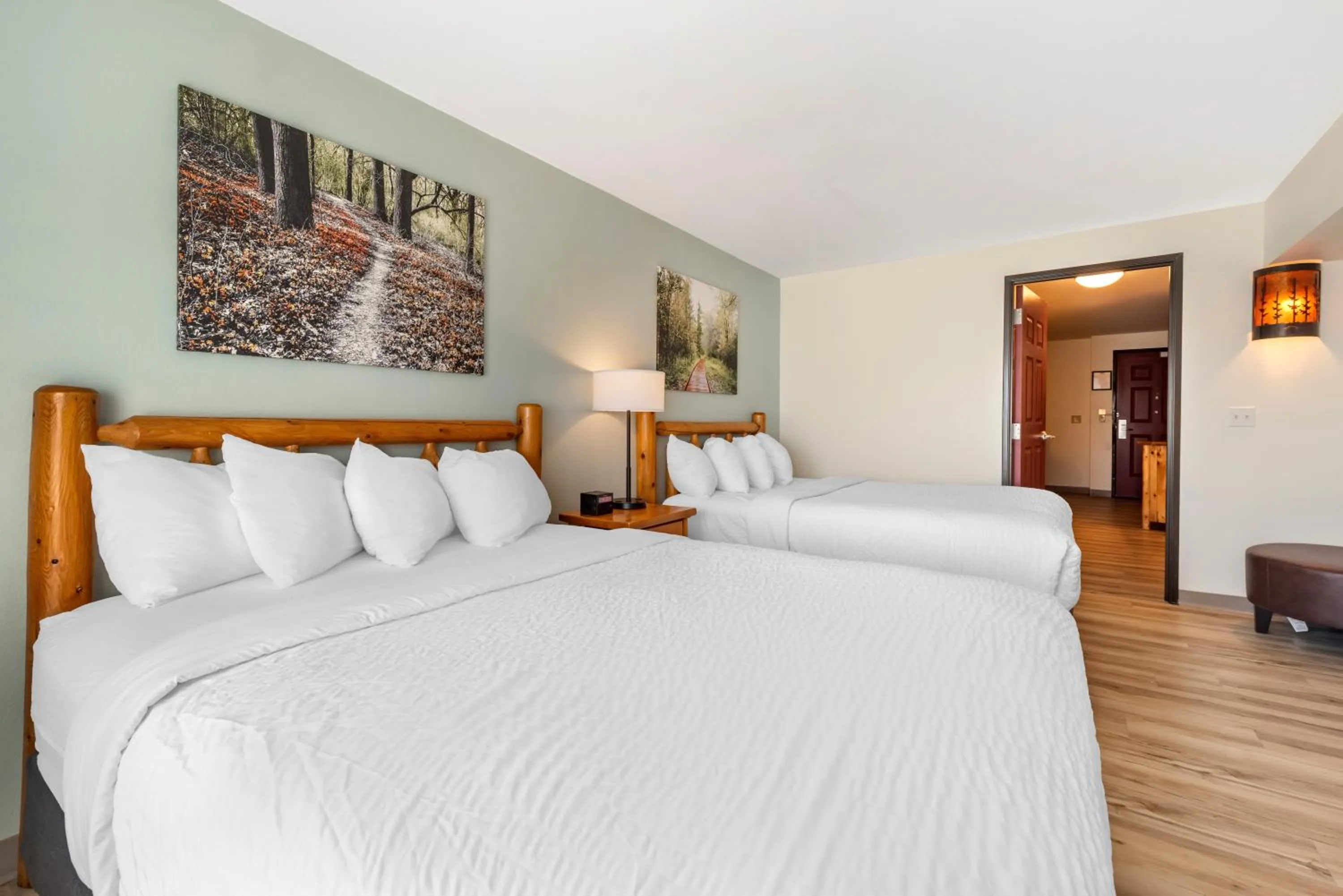 Bed in Three Bears Resort Waterpark Near Tomah Ascend Collection