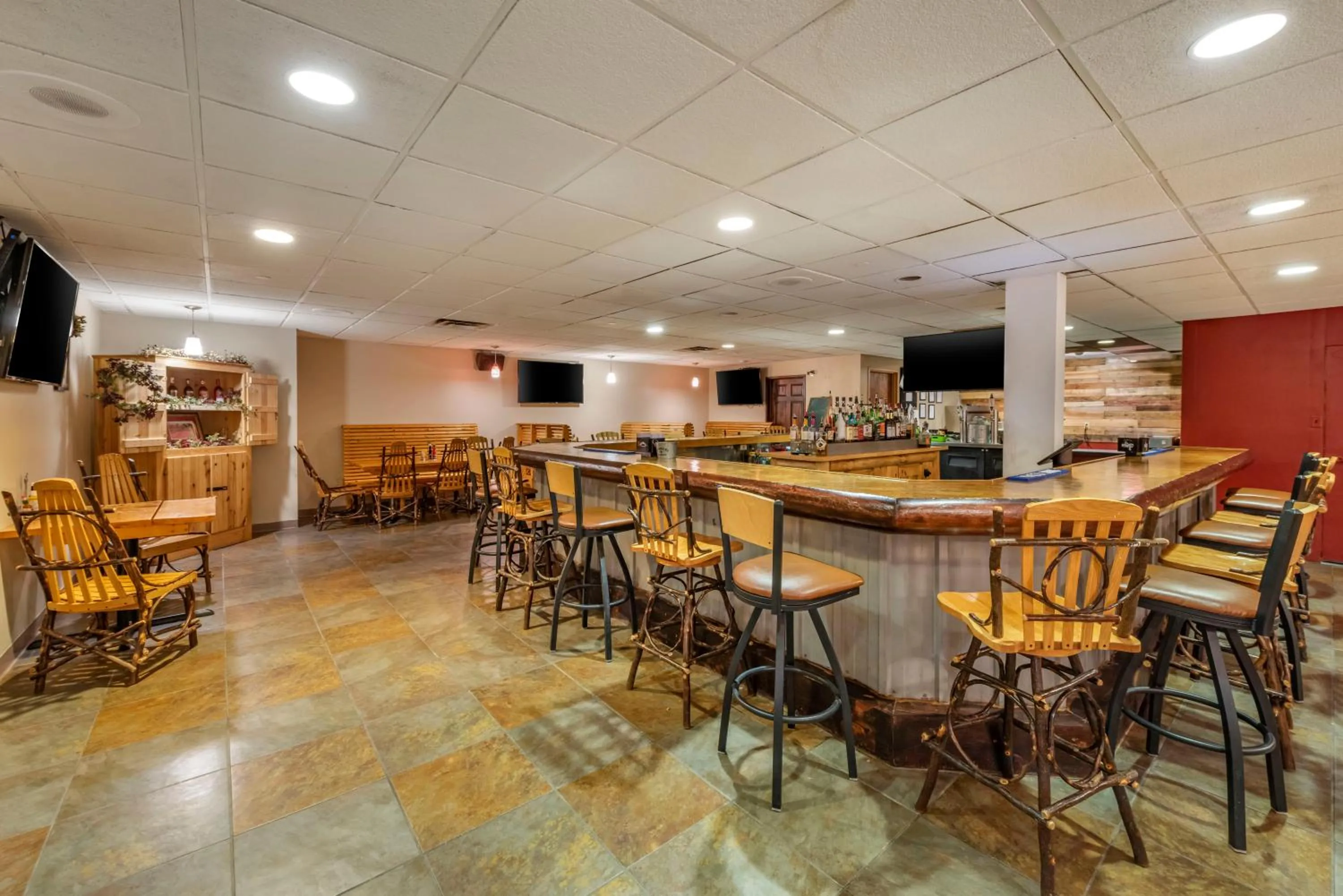 Lounge or bar in Three Bears Resort Waterpark Near Tomah Ascend Collection