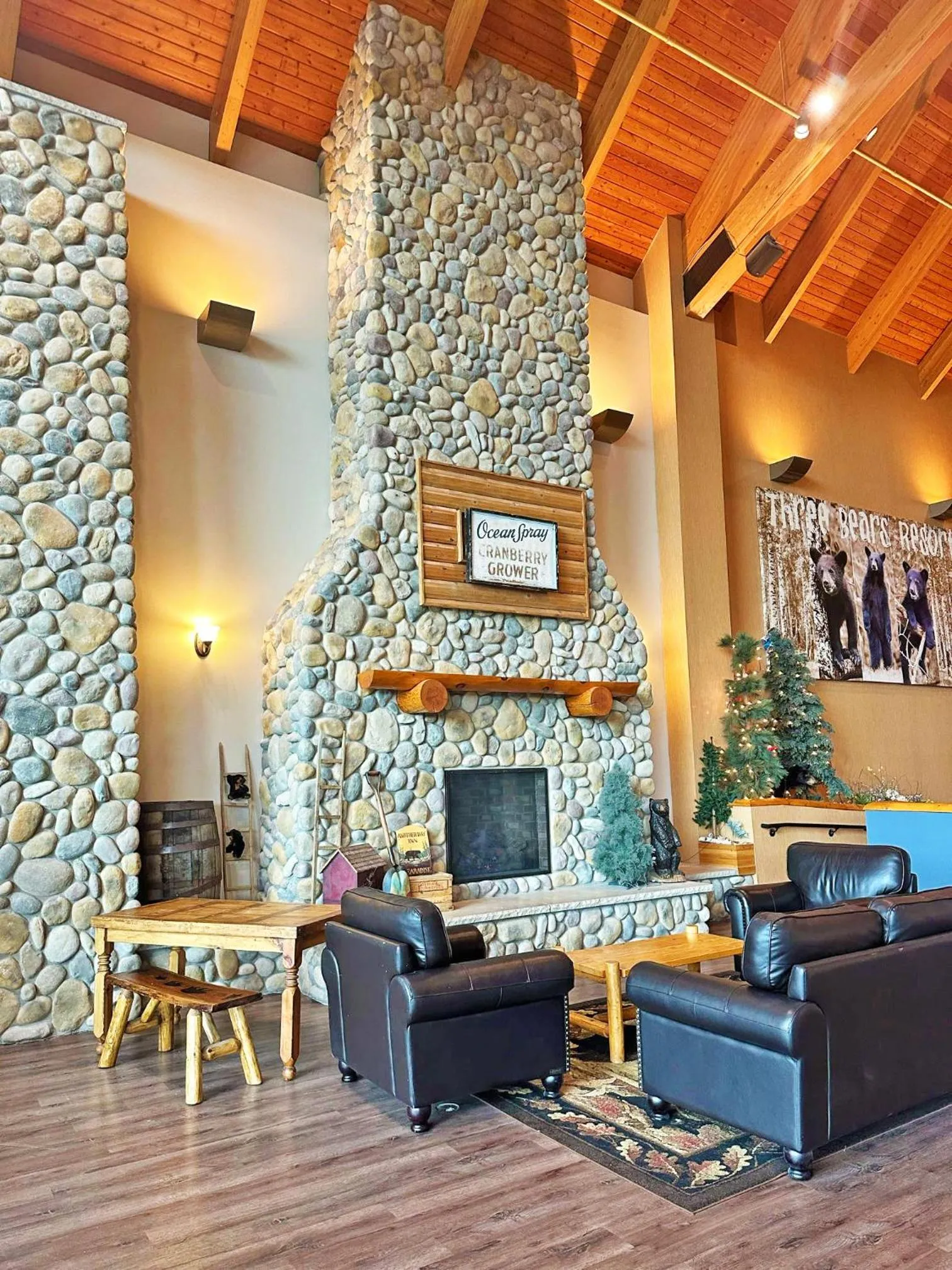 Lobby or reception in Three Bears Resort Waterpark Near Tomah Ascend Collection