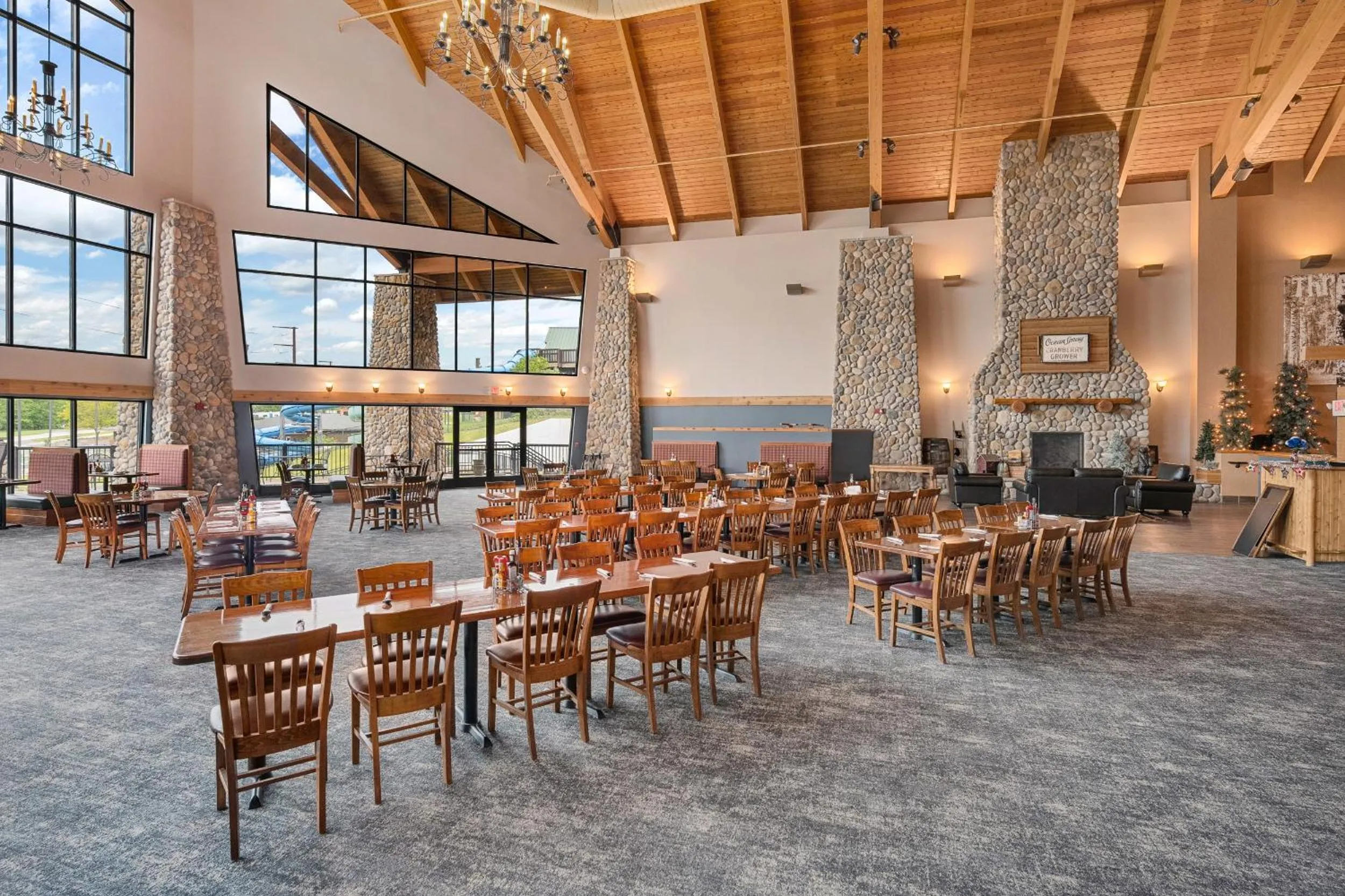 Restaurant/places to eat in Three Bears Resort Waterpark Near Tomah Ascend Collection
