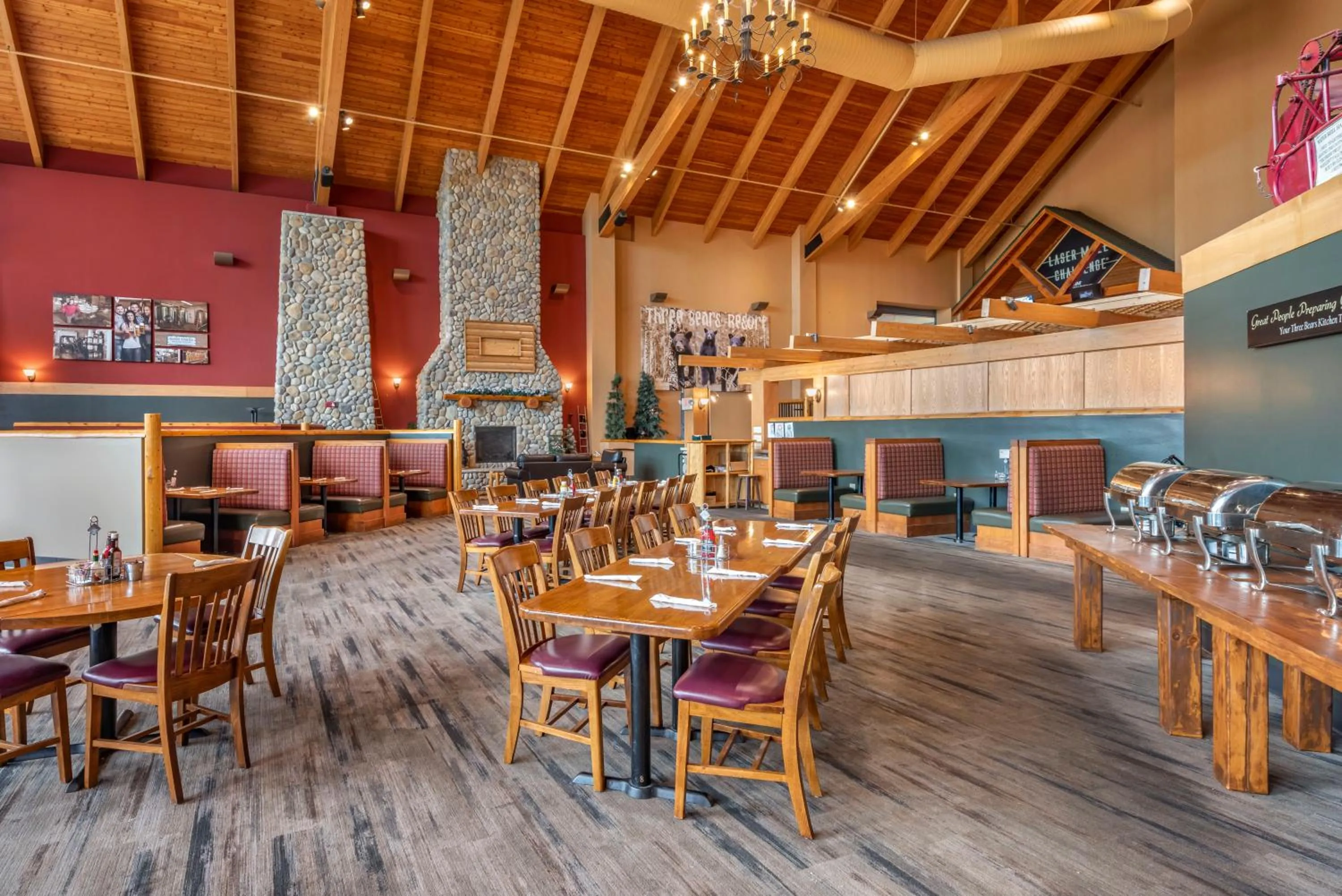 Restaurant/places to eat in Three Bears Resort Waterpark Near Tomah Ascend Collection