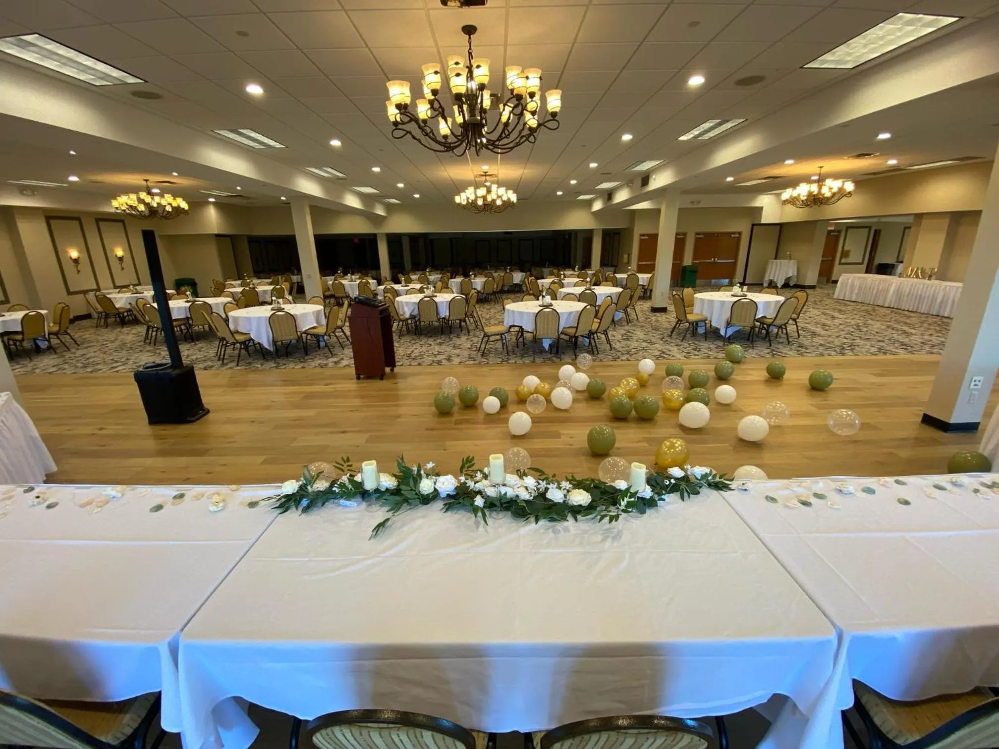 Restaurant/places to eat in Three Bears Resort Waterpark Near Tomah Ascend Collection