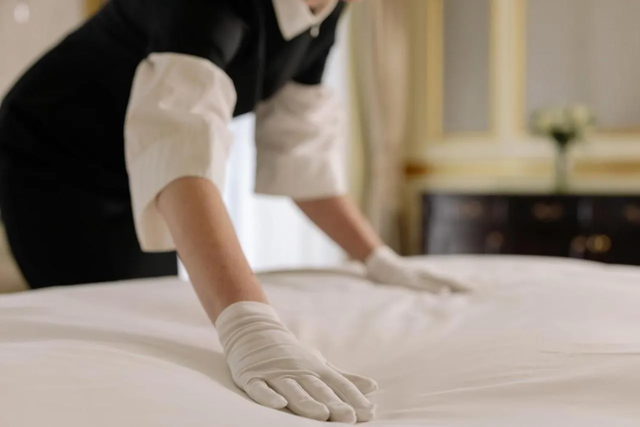 room service, Bed in The Depot Hotel