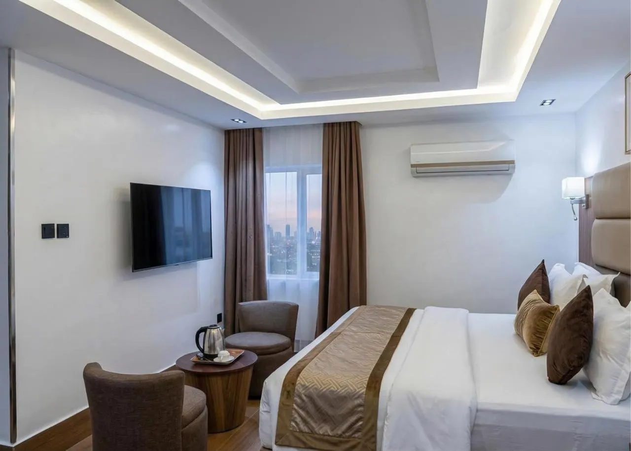 Bed in Bolton White Residence