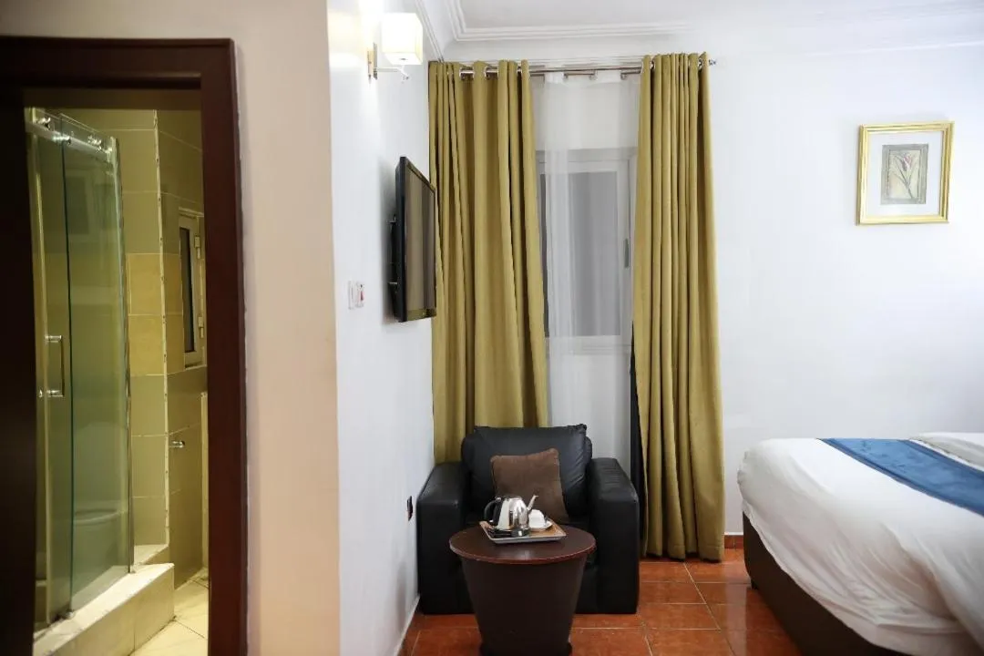 Bed in Bolton White Residence