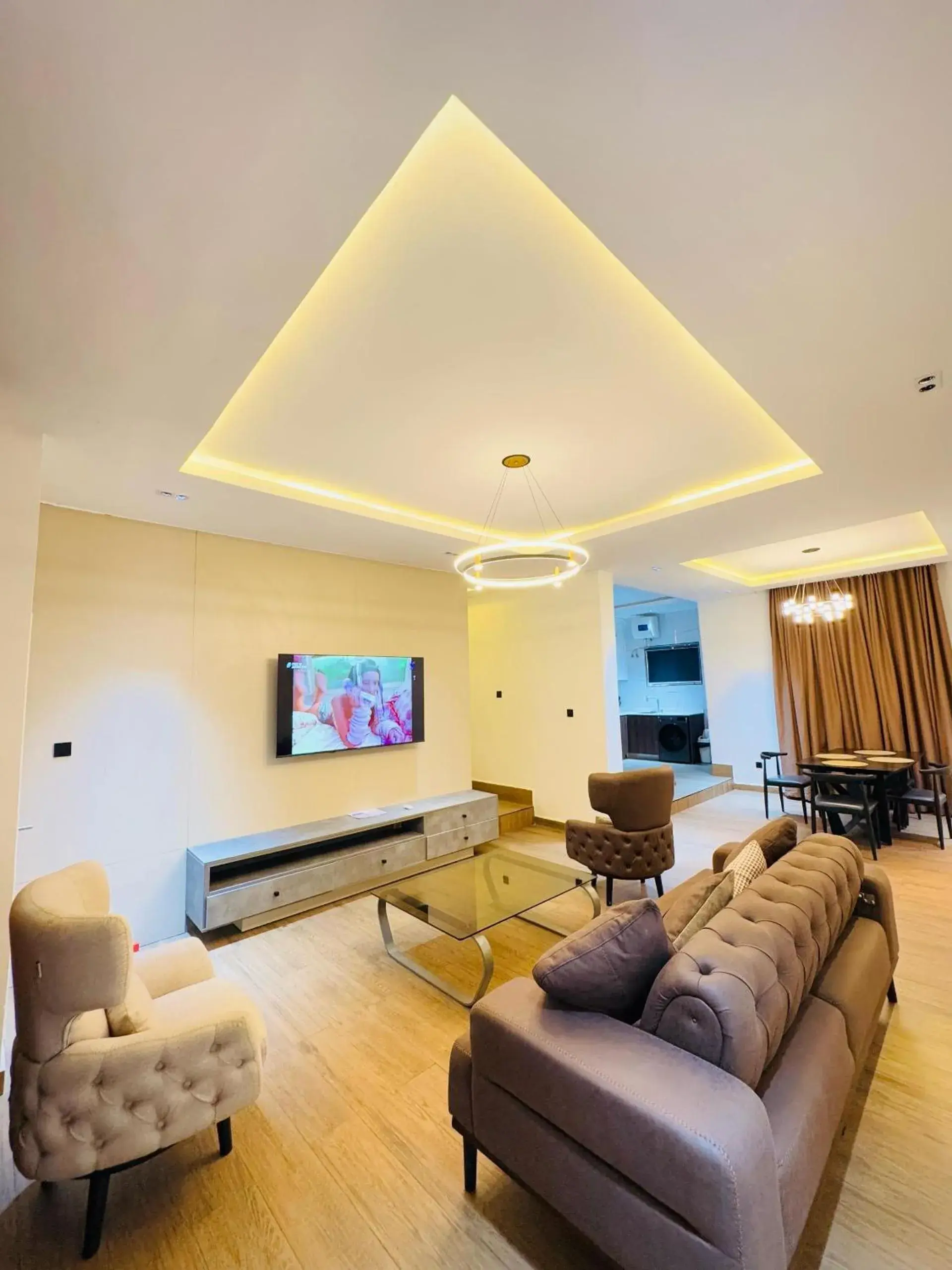 Four-Bedroom Apartment with Balcony - single occupancy in Bolton White Residence Four-Bedroom Apartment with Balcony - single occupancy in Bolton White Residence