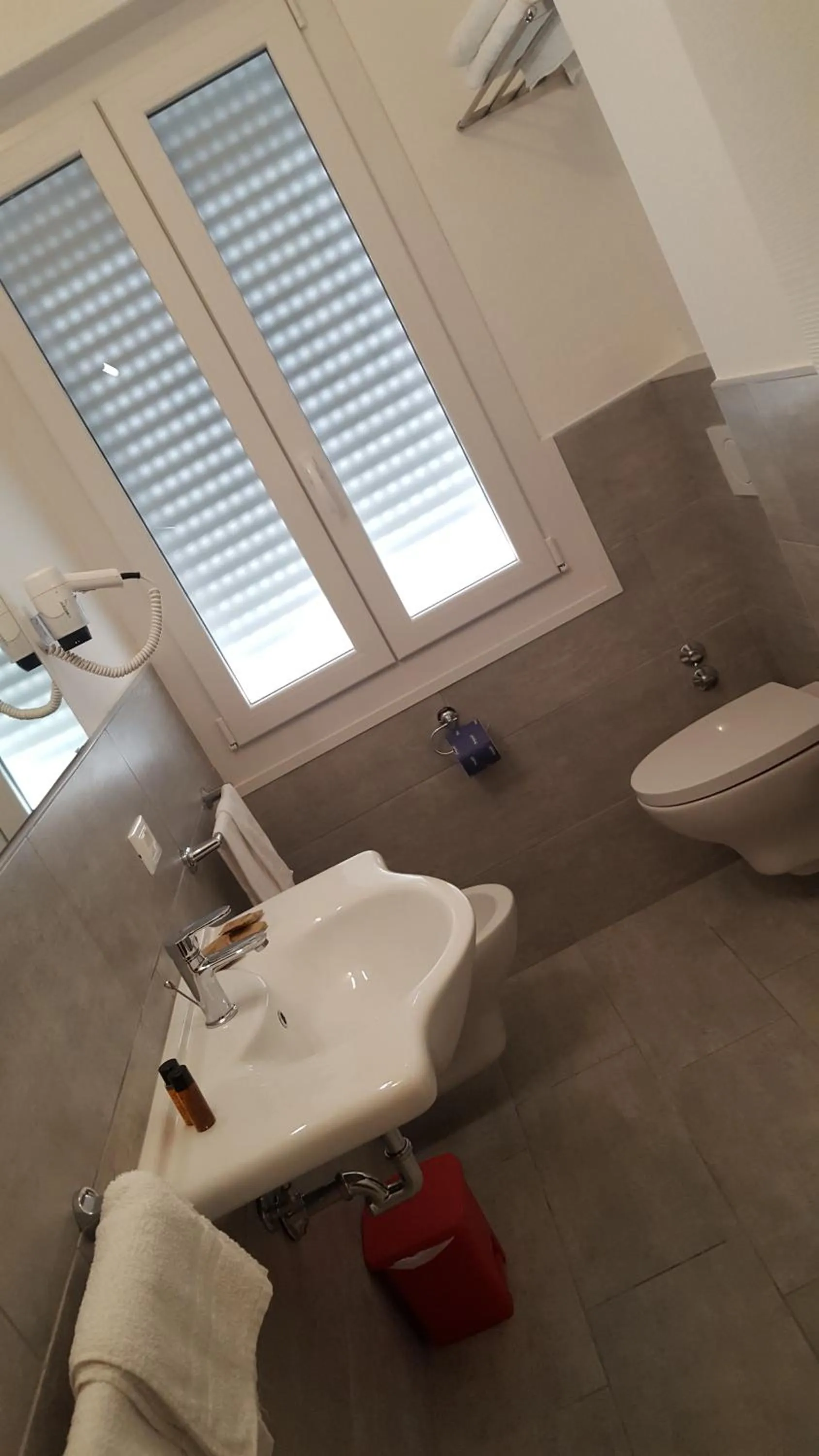 Bathroom in Hotel Flora