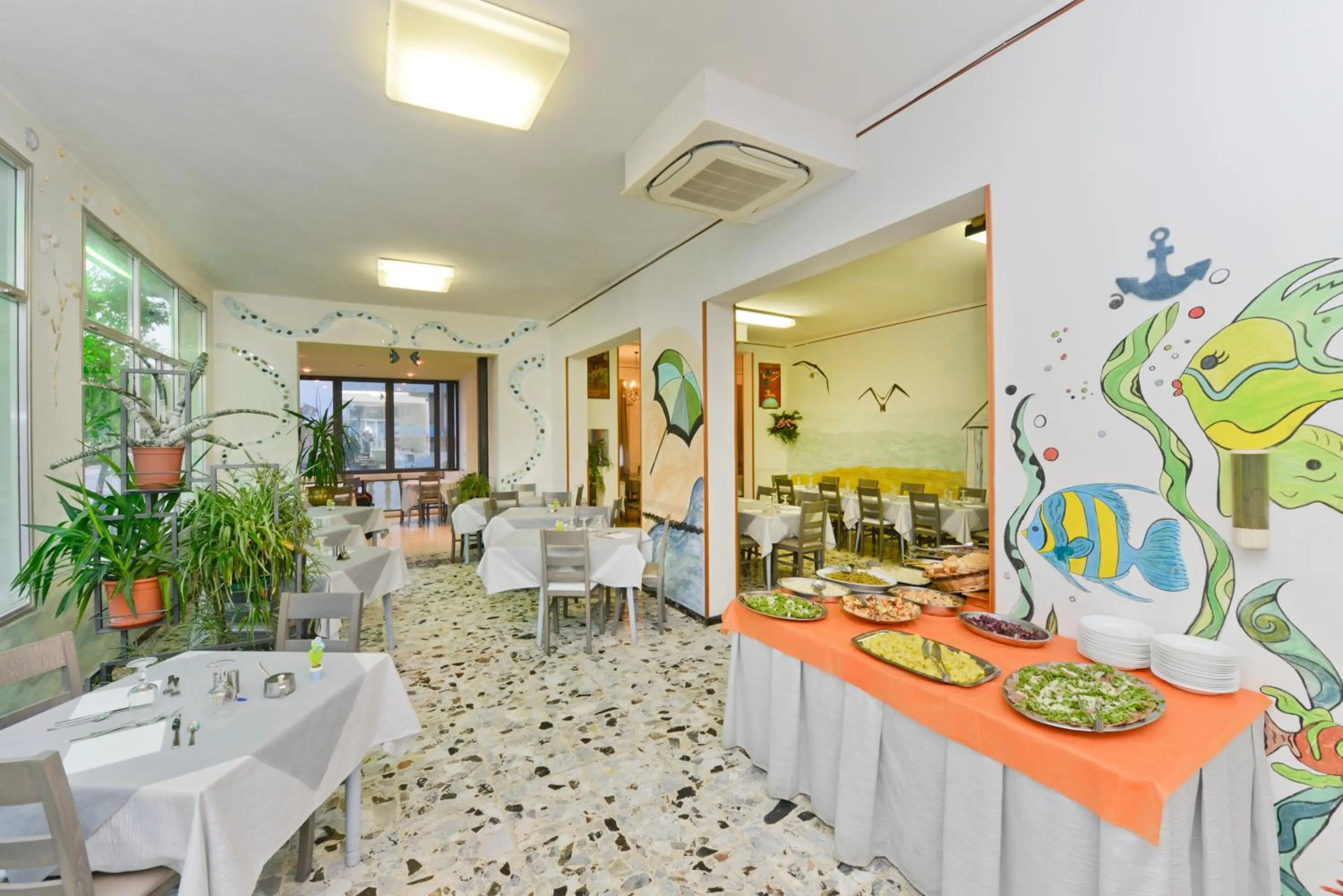 Restaurant/places to eat in Hotel Flora