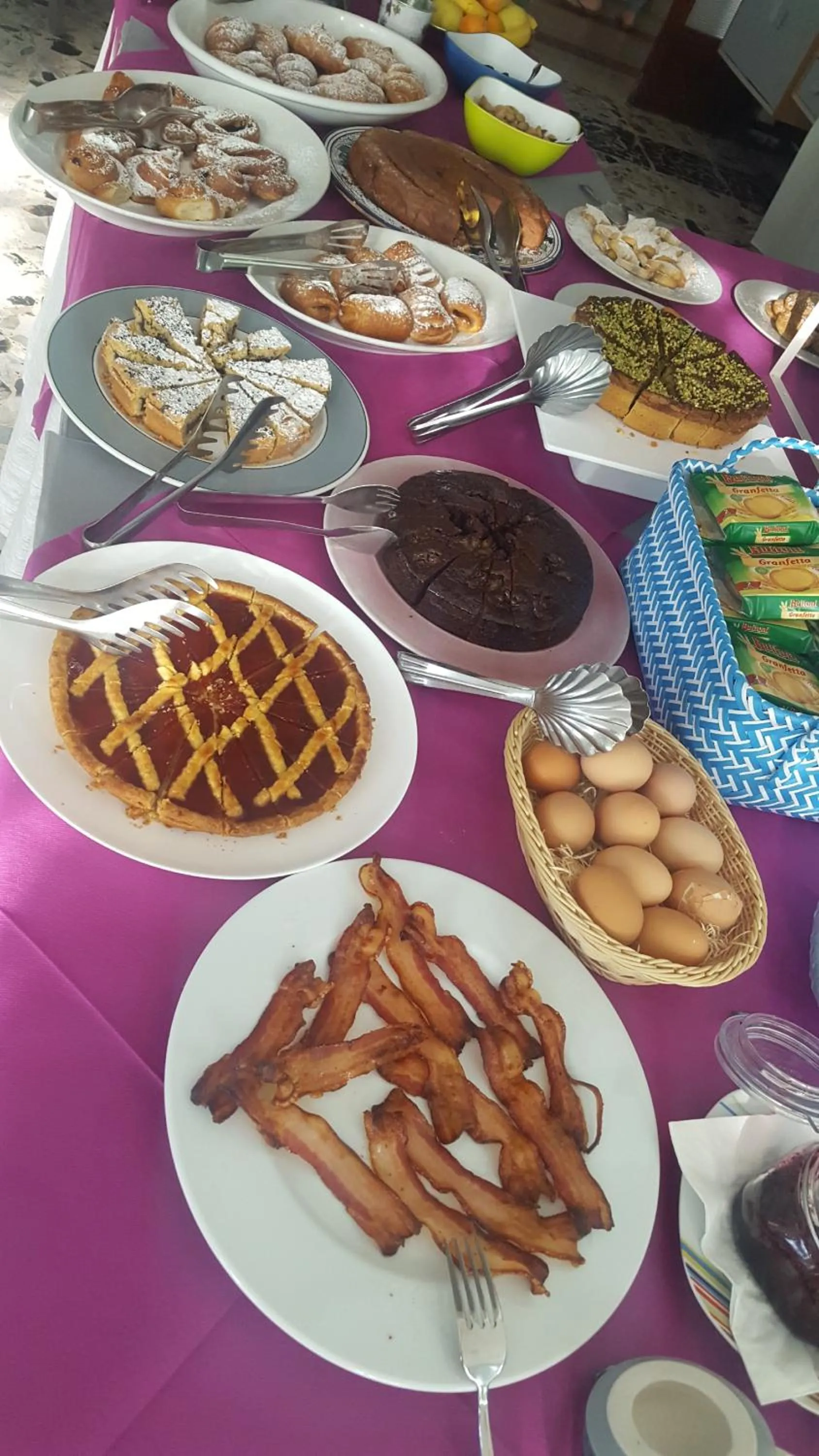 Food and drinks in Hotel Flora